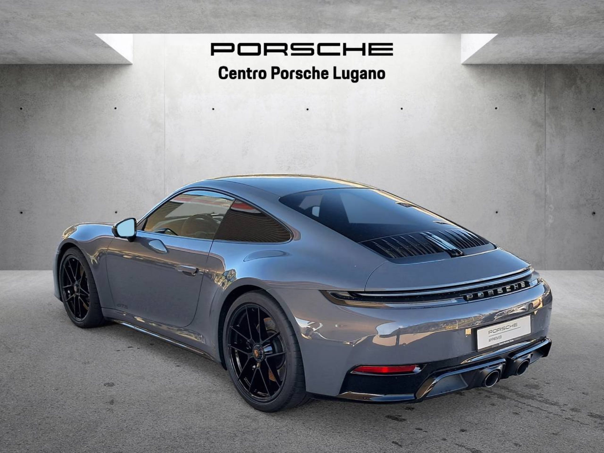 PORSCHE 911 Carrera GTS-image-6