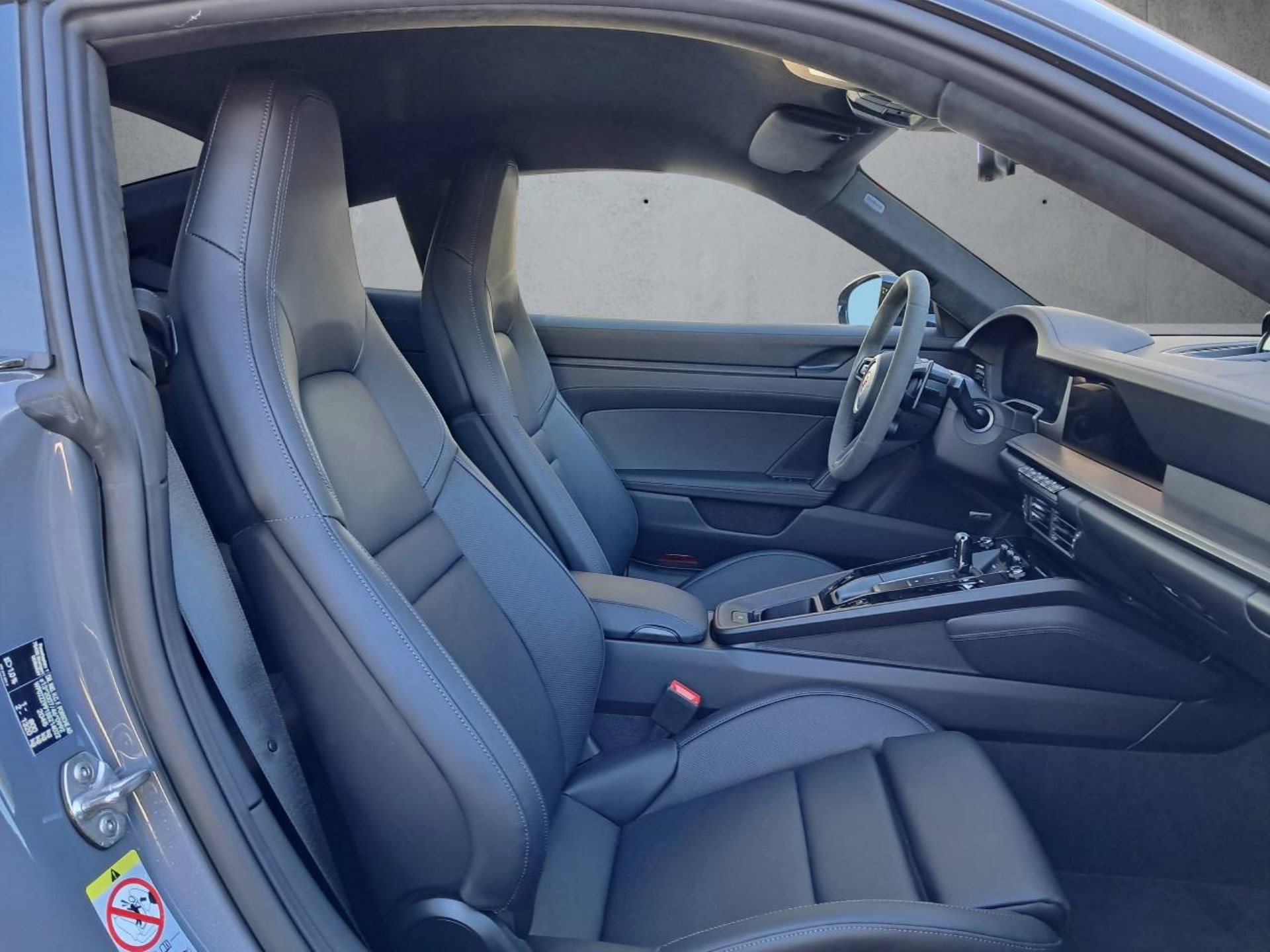 PORSCHE 911 Carrera GTS-image-14