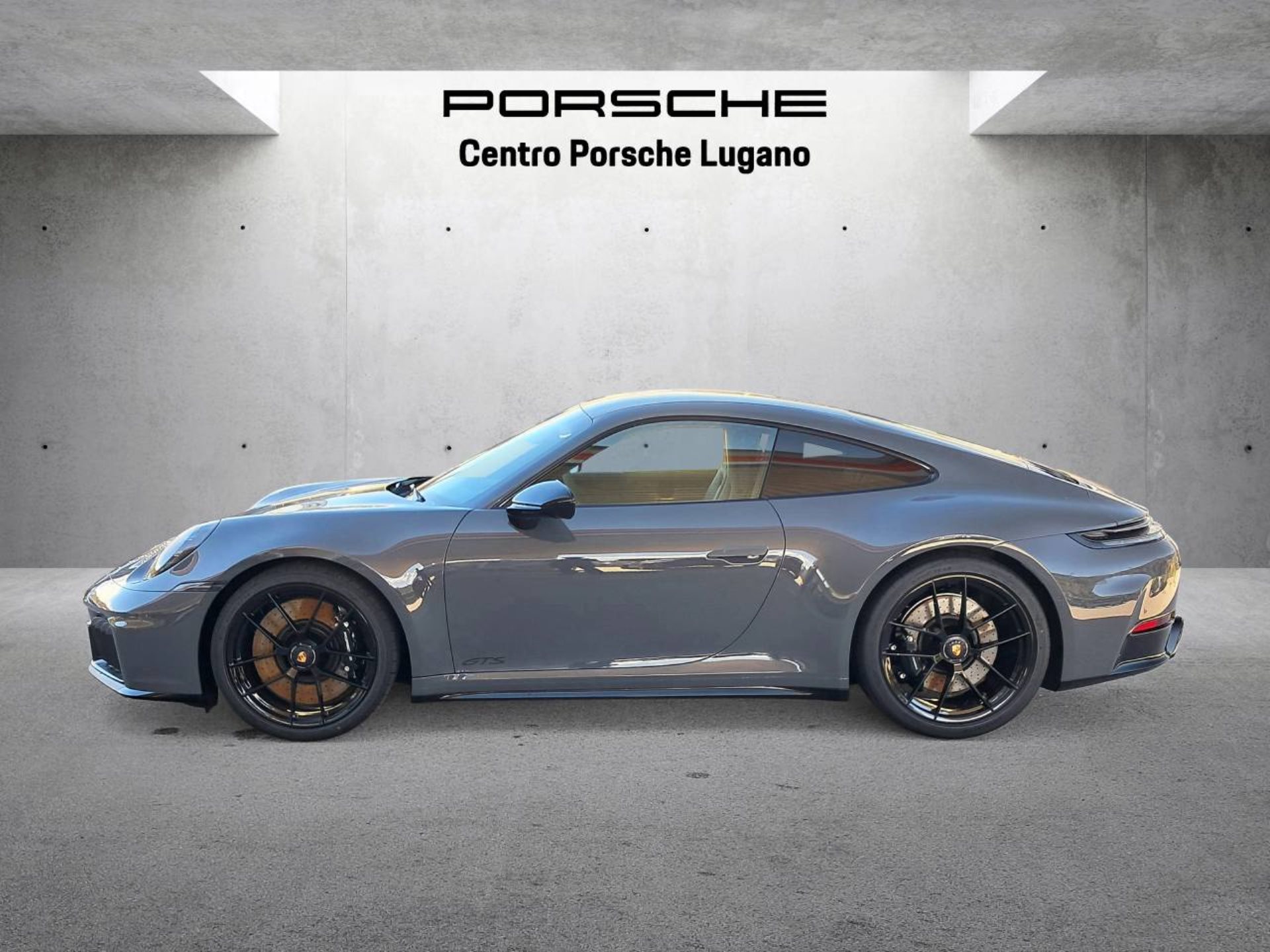 PORSCHE 911 Carrera GTS-image-1