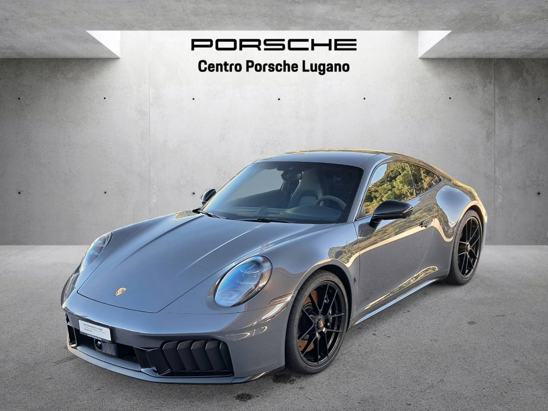 PORSCHE 911 Carrera GTS-image-8