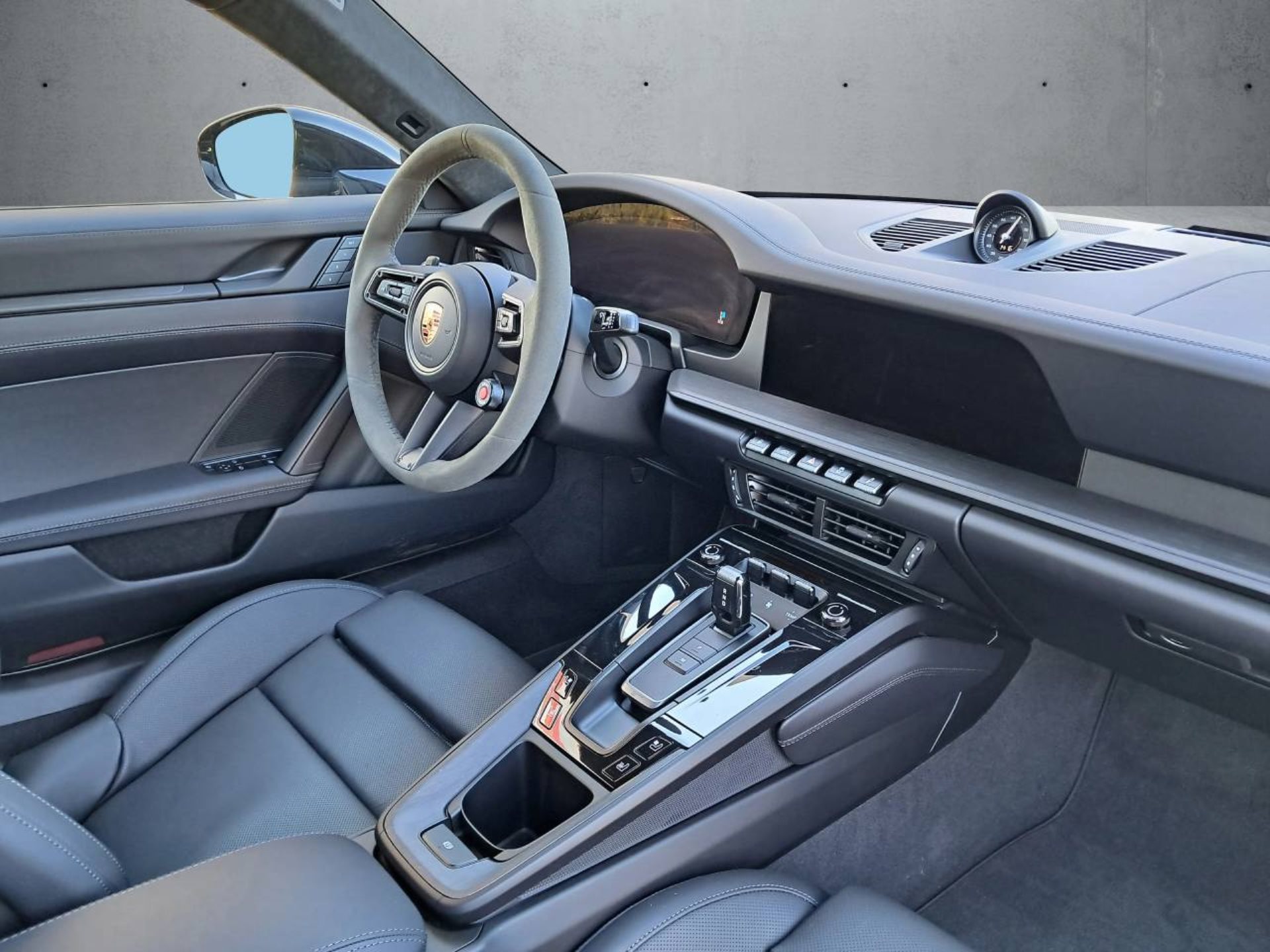 PORSCHE 911 Carrera GTS-image-16