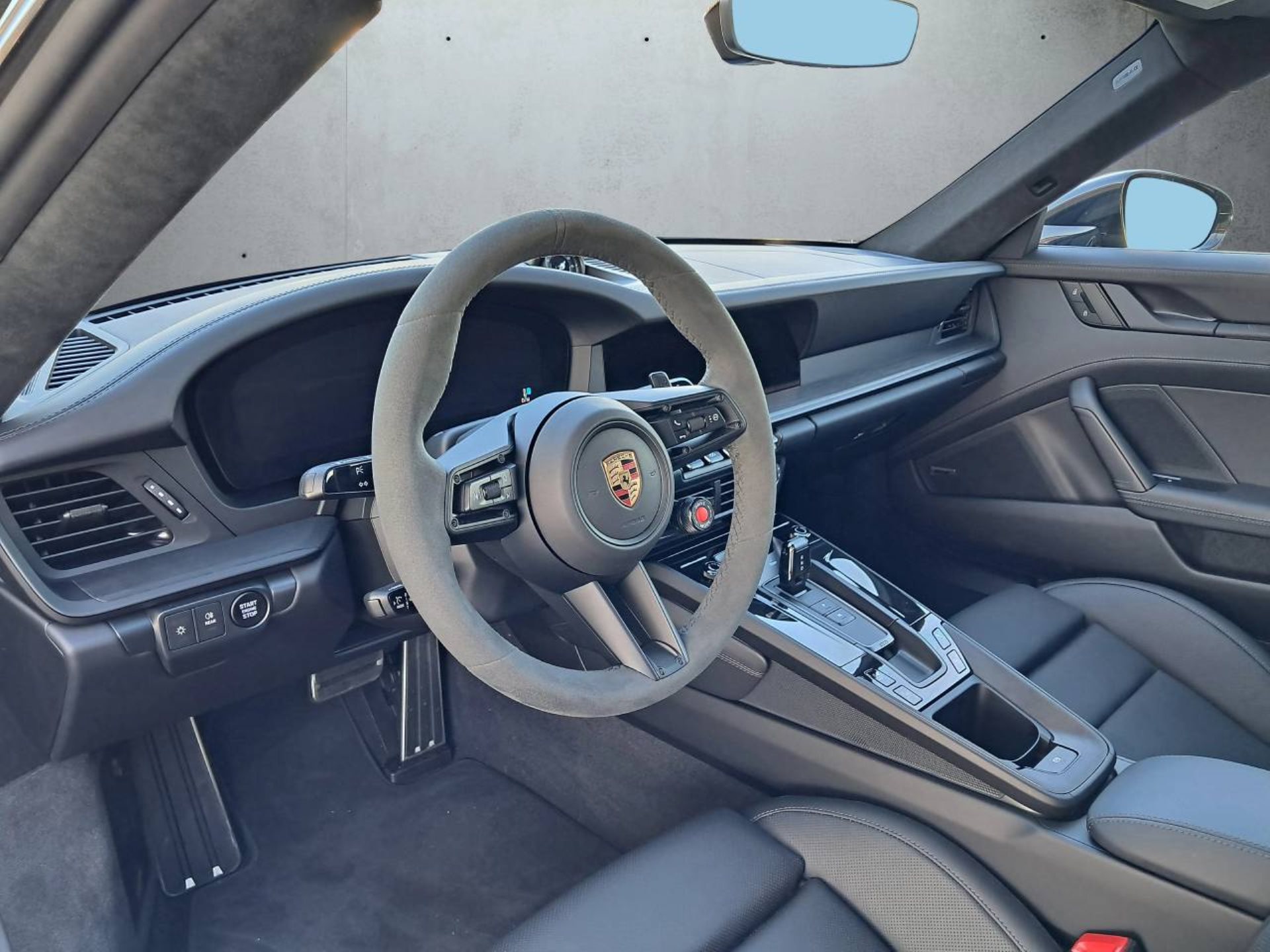 PORSCHE 911 Carrera GTS-image-15