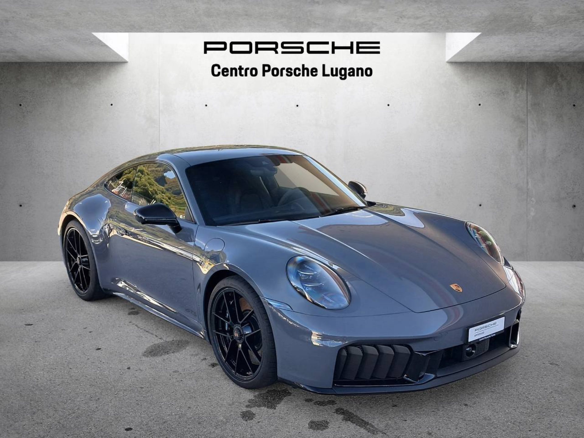 PORSCHE 911 Carrera GTS-image-5