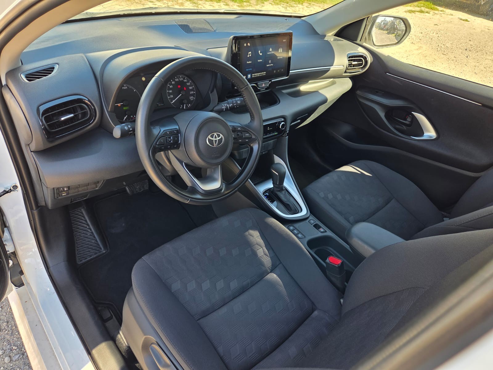 TOYOTA Yaris 1.5 Comfort e-CVT-image-7