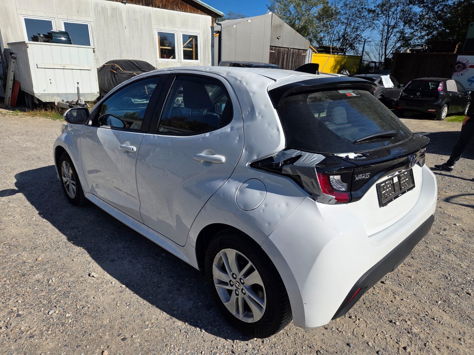 TOYOTA Yaris 1.5 Comfort e-CVT-image-4