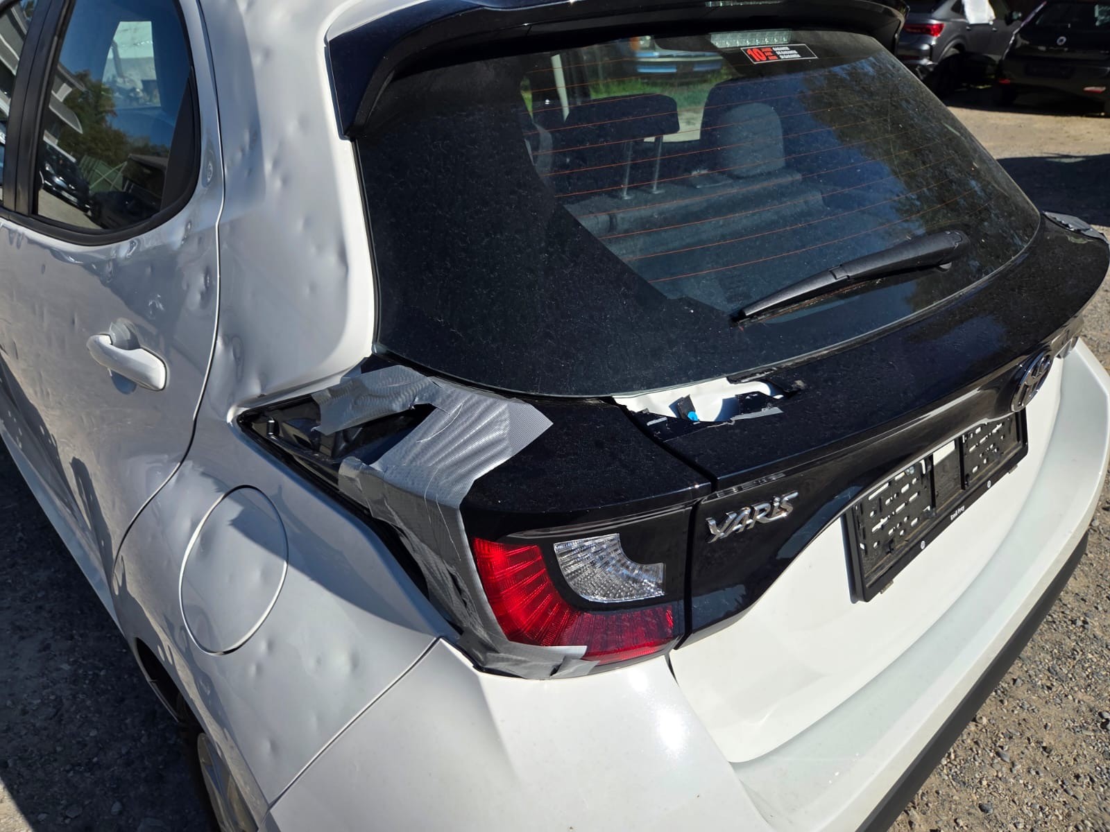TOYOTA Yaris 1.5 Comfort e-CVT-image-11