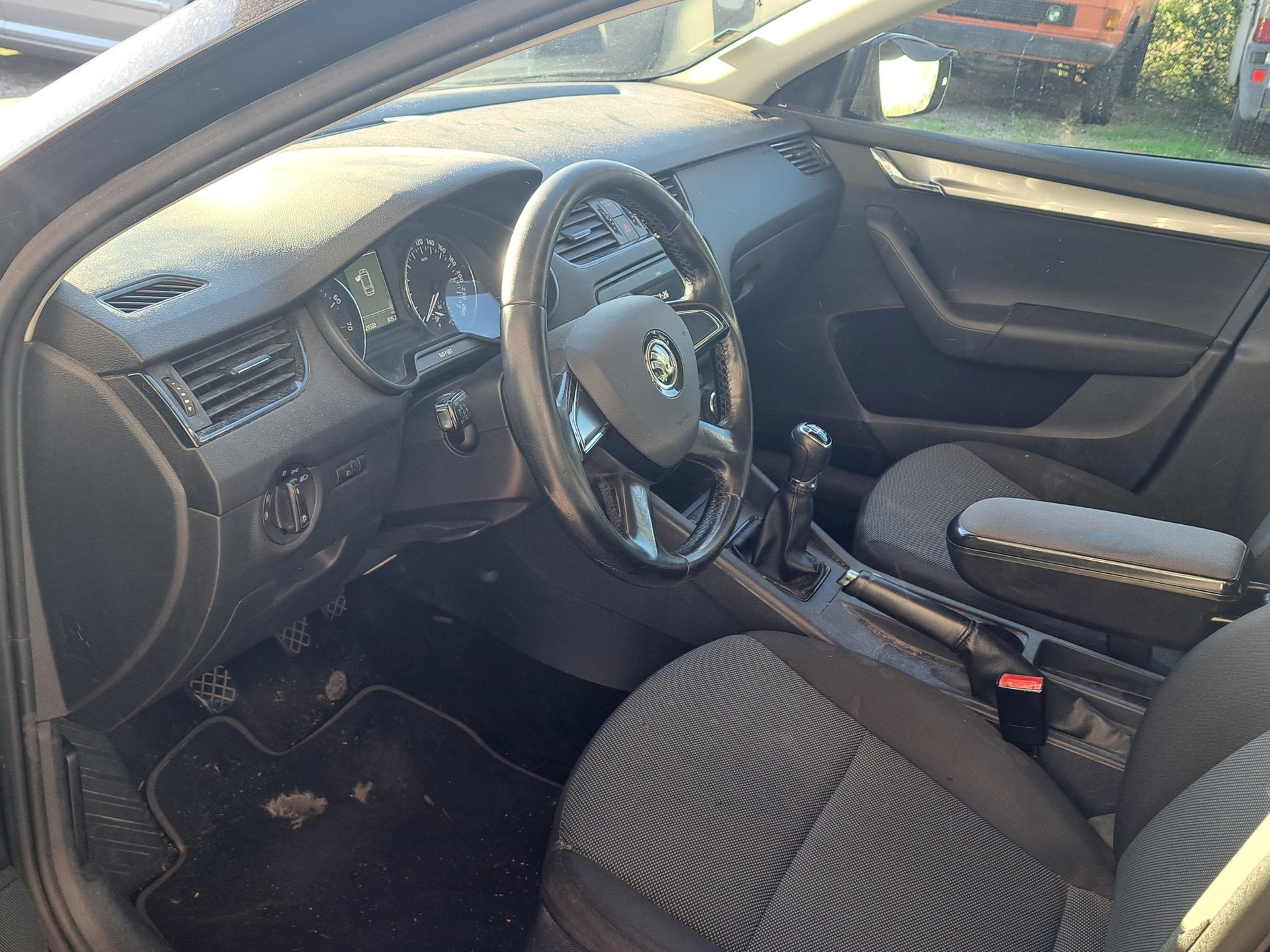 SKODA Octavia Combi 1.4 TSI Elegance-image-4