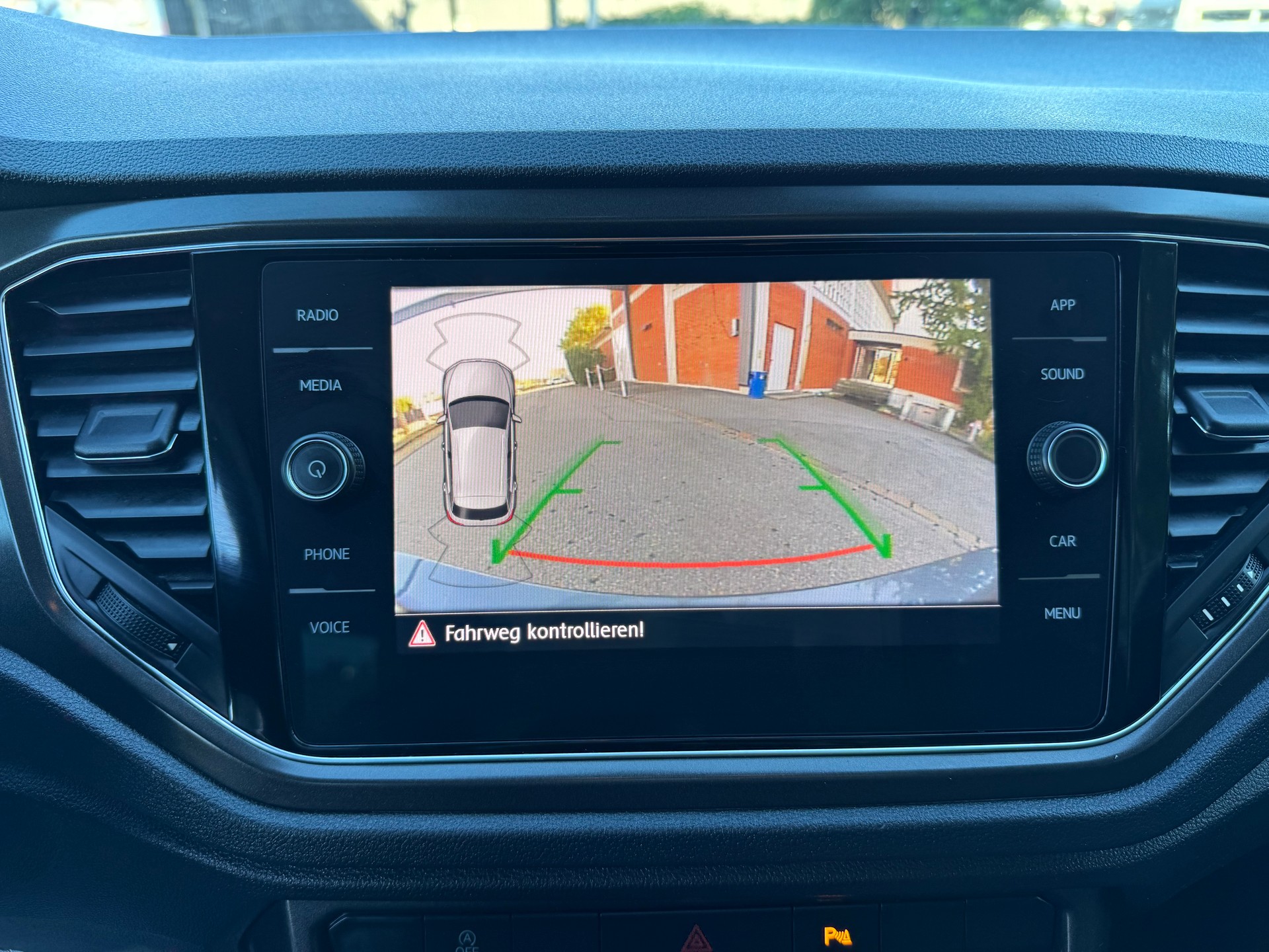 VW T-Roc 1.5 TSI EVO Advance DSG 4Motion-image-9