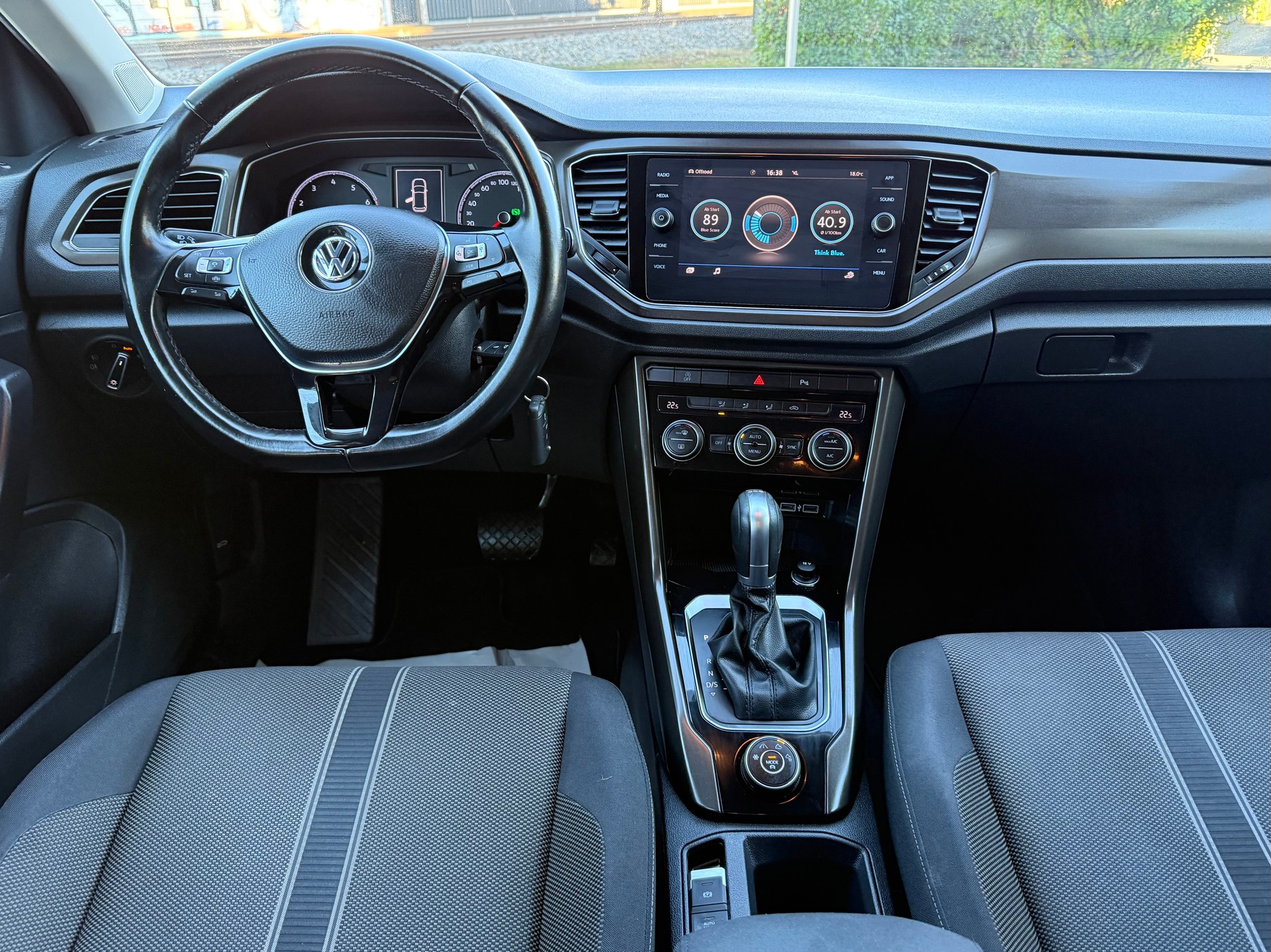 VW T-Roc 1.5 TSI EVO Advance DSG 4Motion-image-8