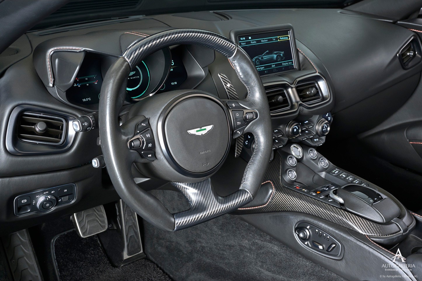 ASTON MARTIN V8 Vantage 4.0 Roadster-image-8