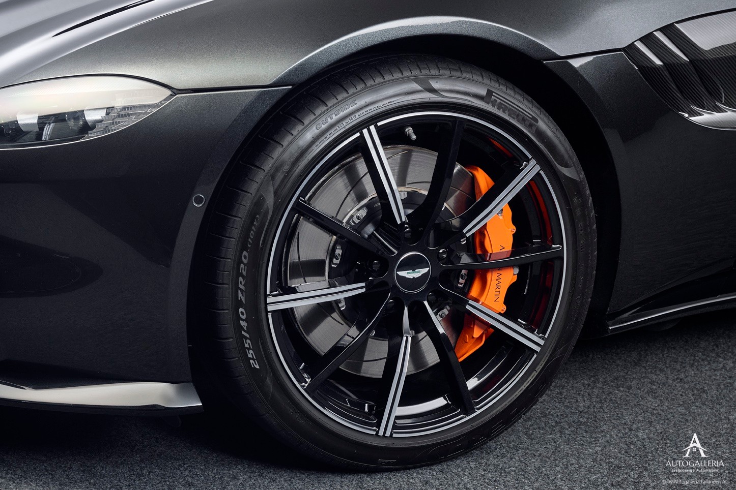 ASTON MARTIN V8 Vantage 4.0 Roadster-image-6