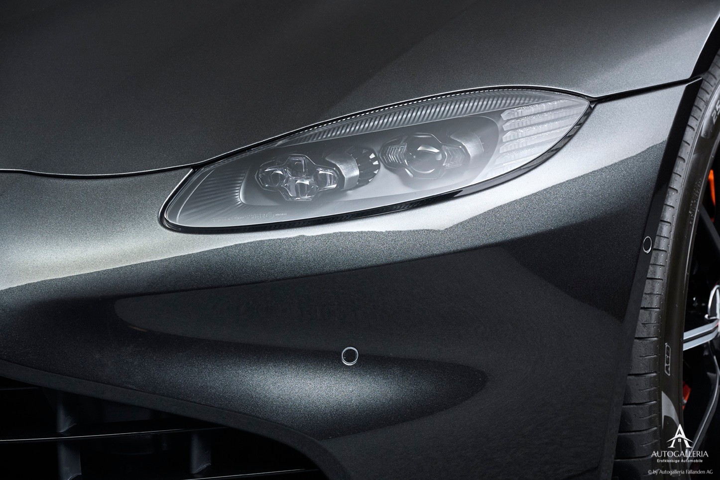 ASTON MARTIN V8 Vantage 4.0 Roadster-image-7