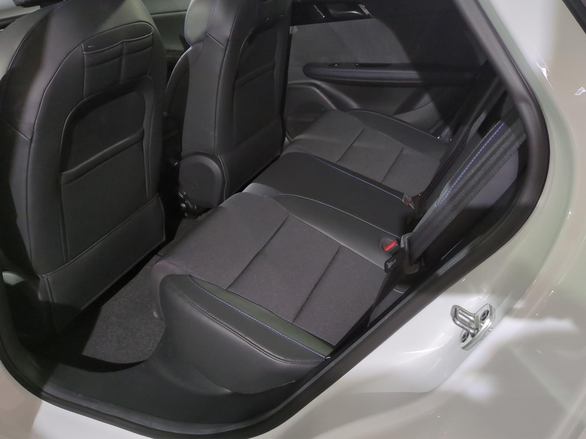 MG 4 EV 64kWh Luxury-image-14