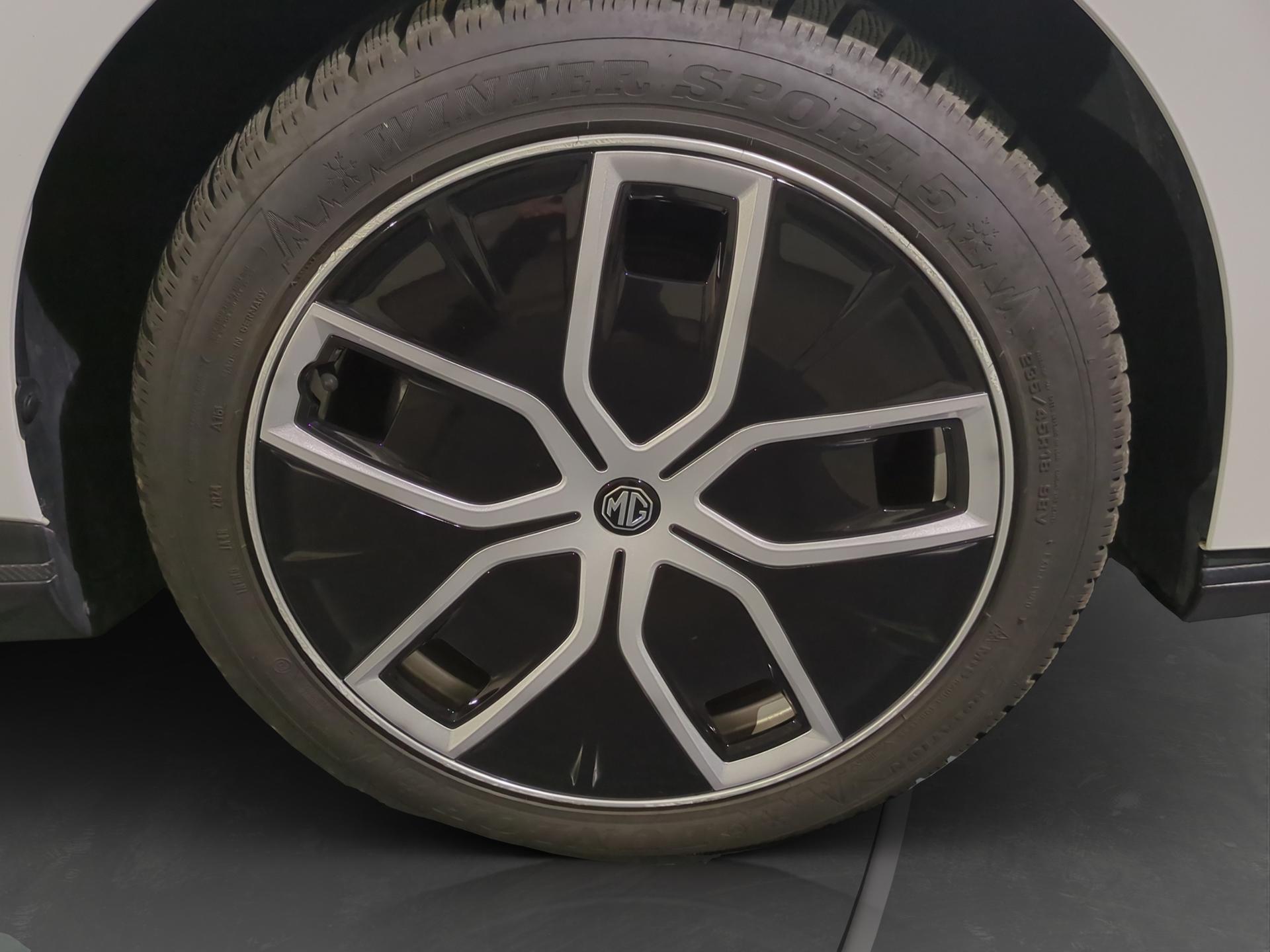 MG 4 EV 64kWh Luxury-image-17