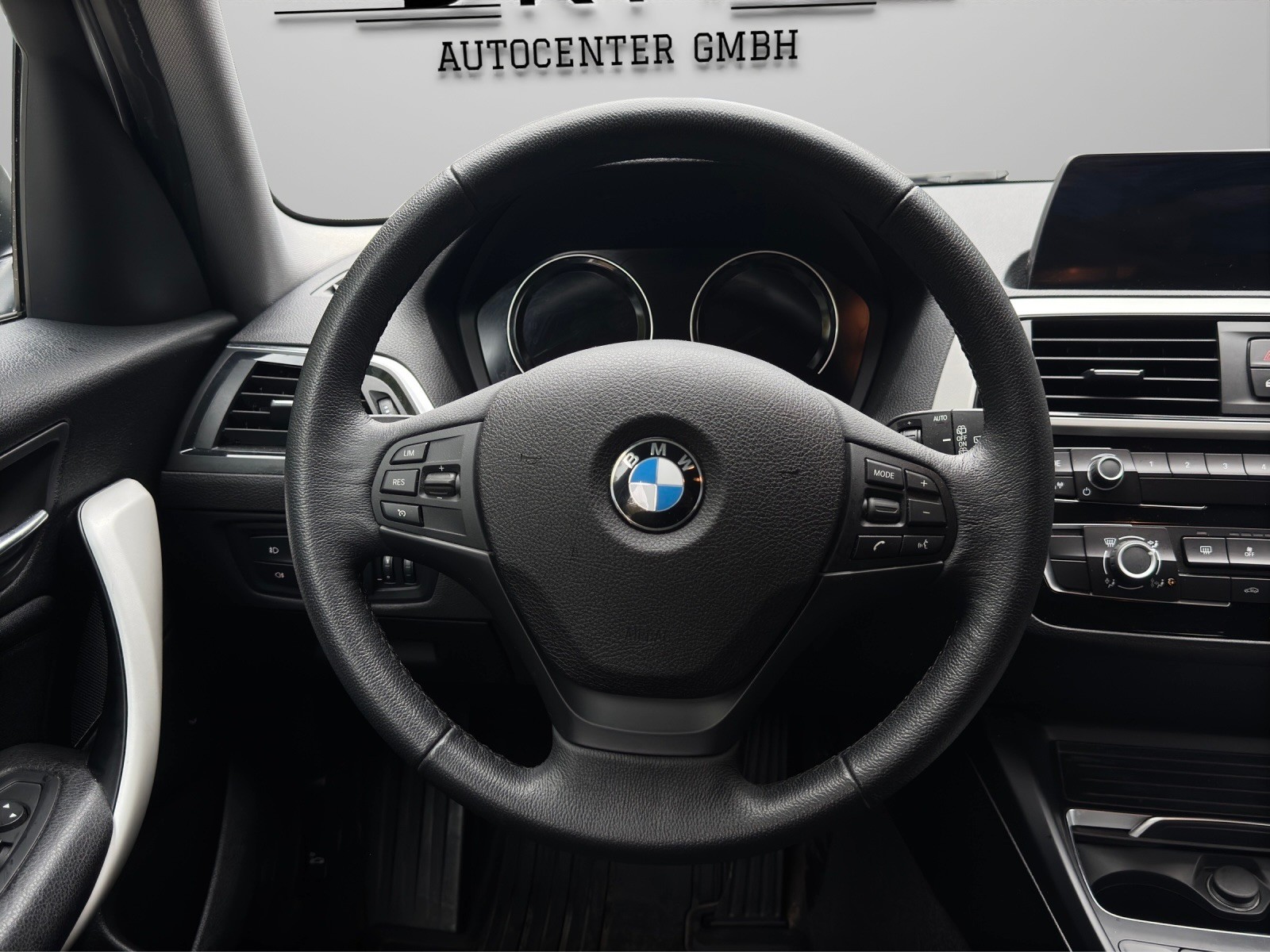 BMW 118i Steptronic *Tempomat*DAB+ uvm.*-image-9
