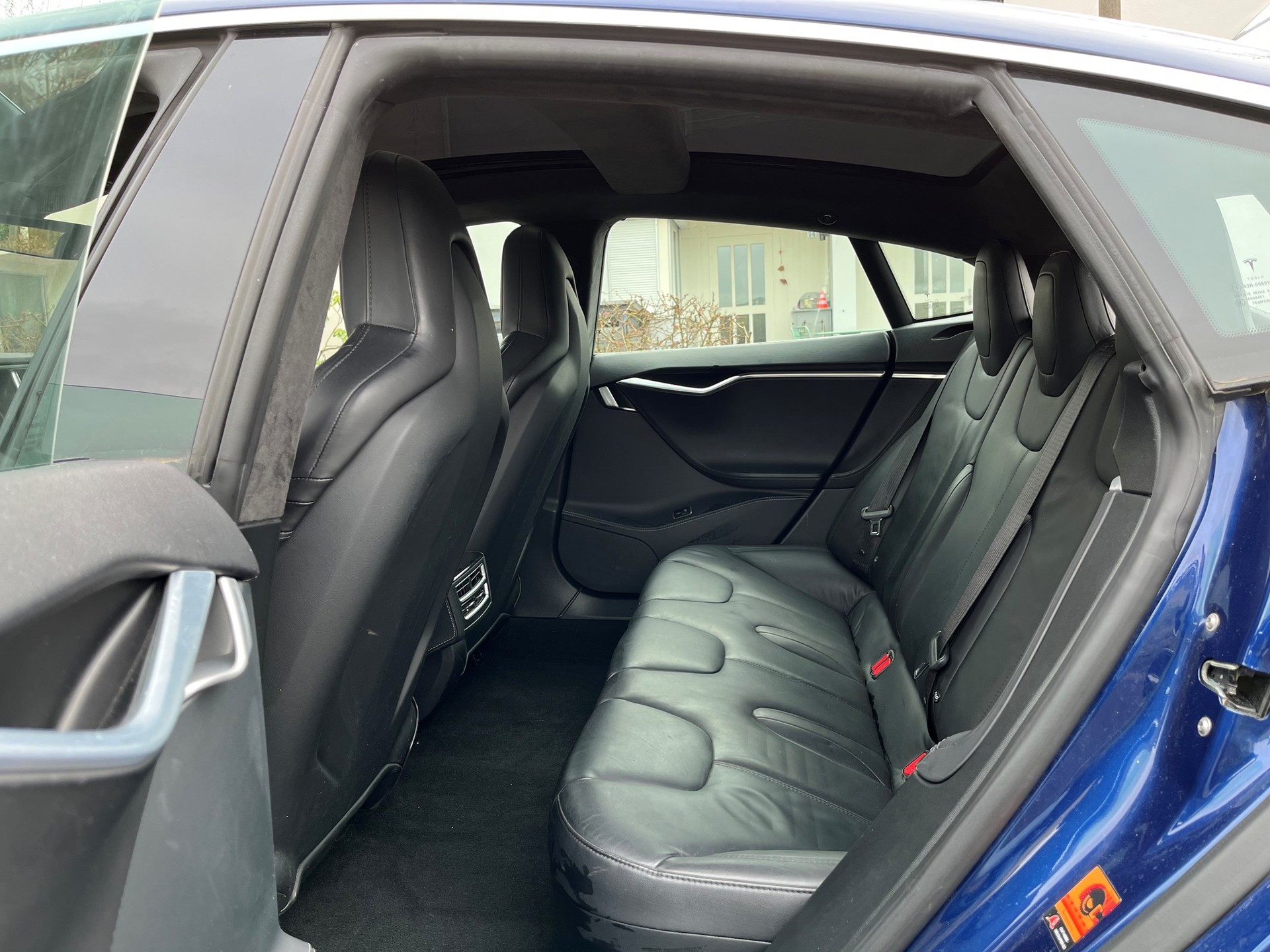 TESLA Model S 70 D-image-4