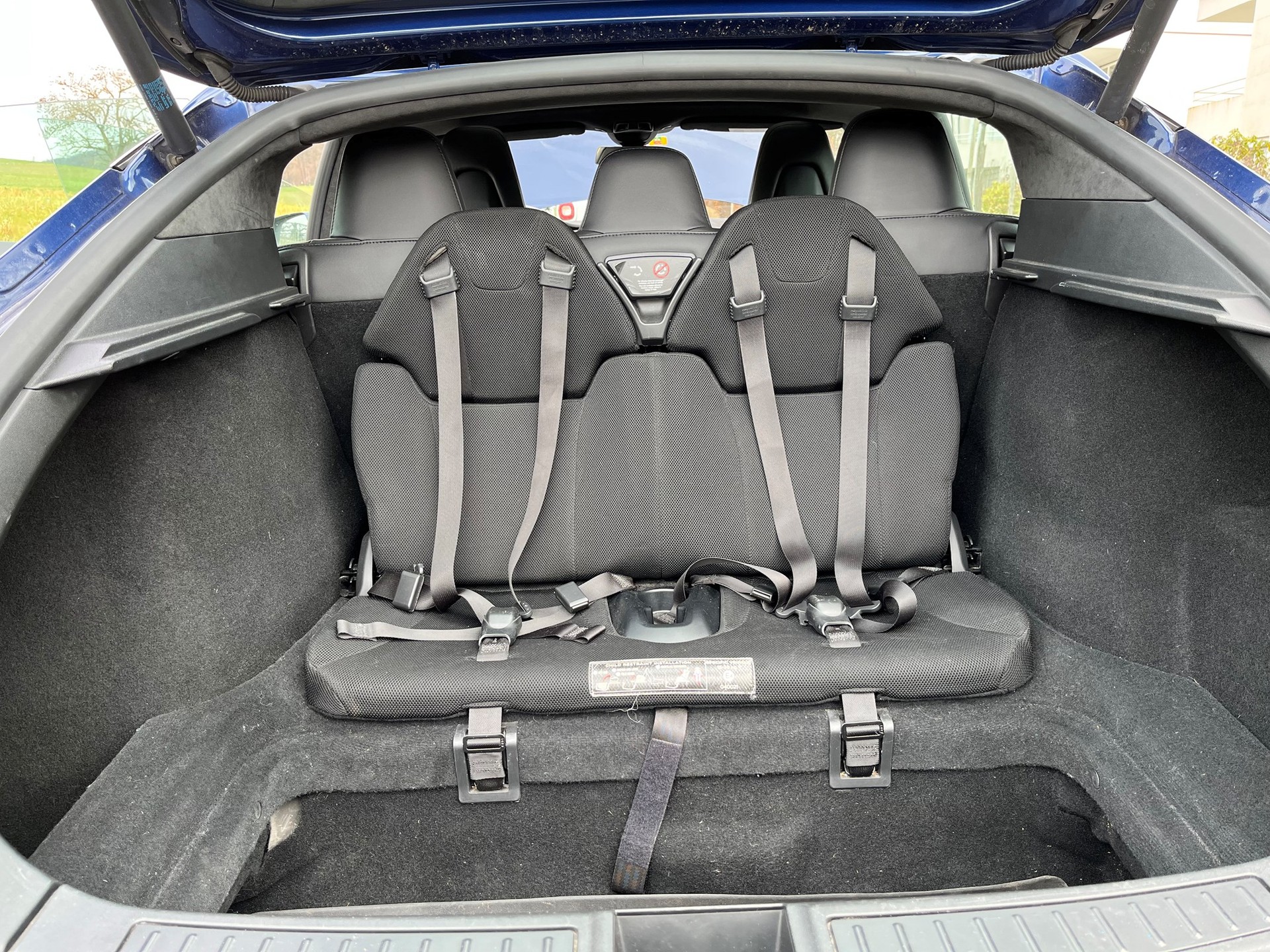 TESLA Model S 70 D-image-3