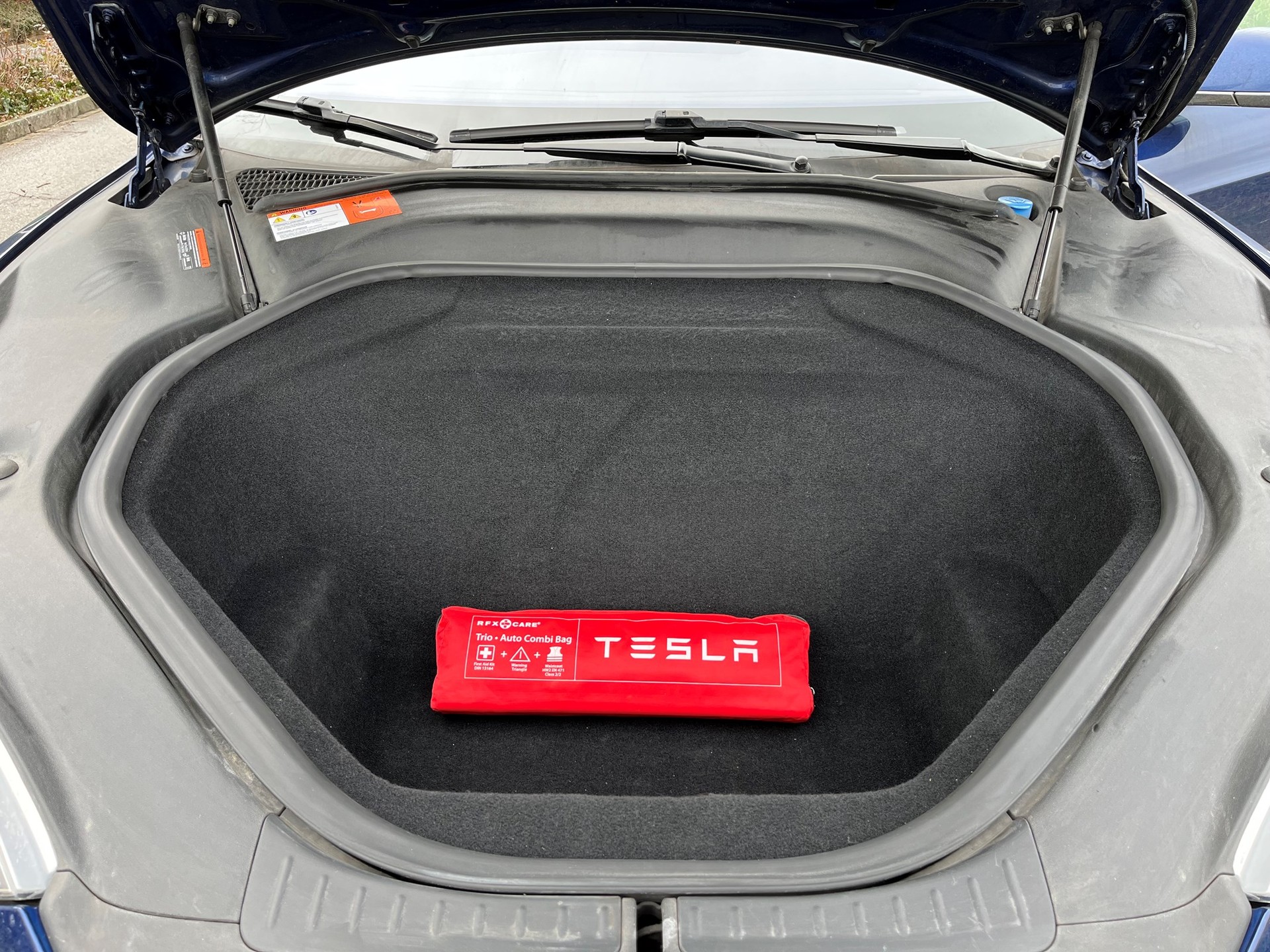 TESLA Model S 70 D-image-5