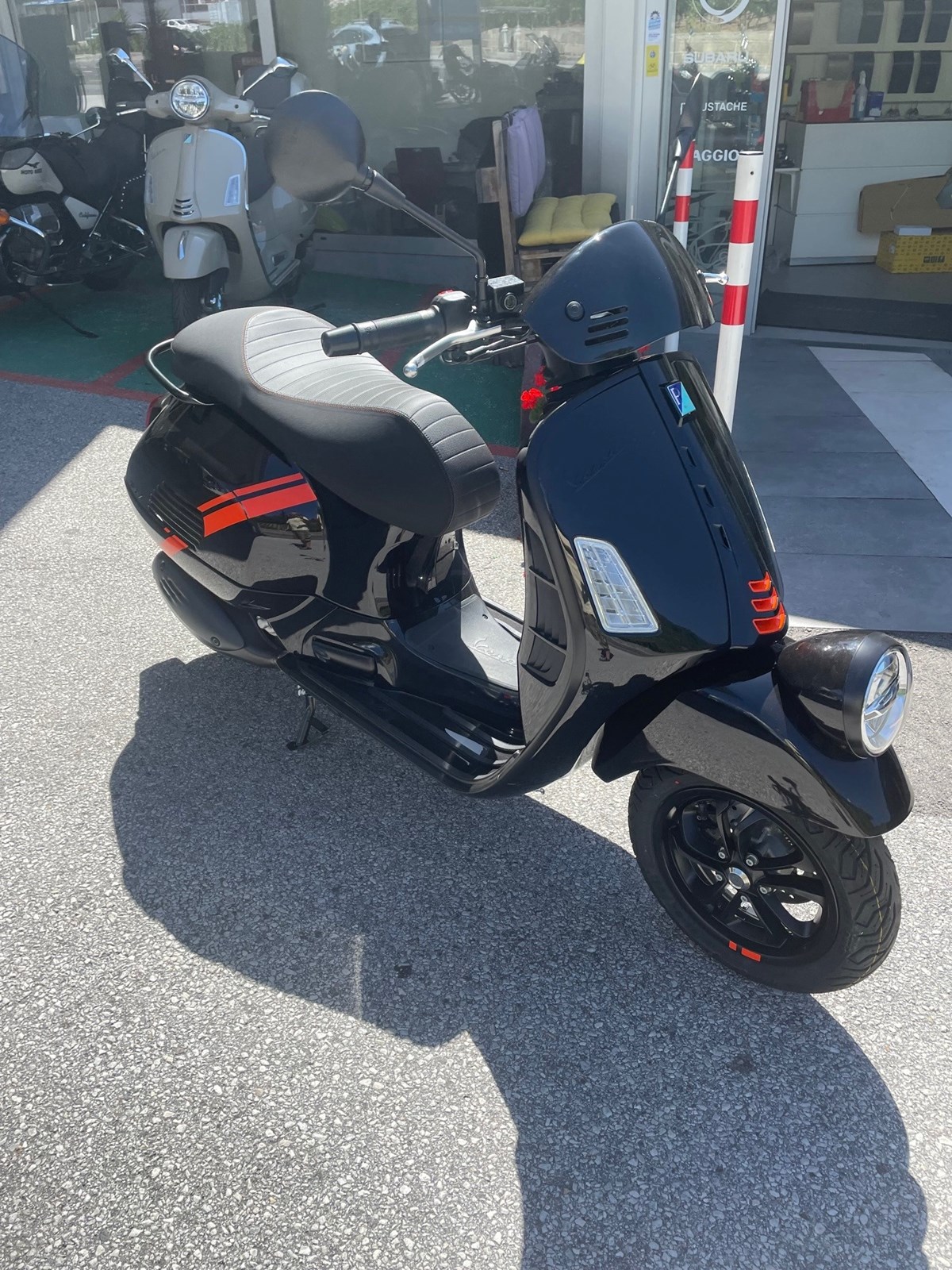 PIAGGIO Vespa GTV 300-showroom-element-1