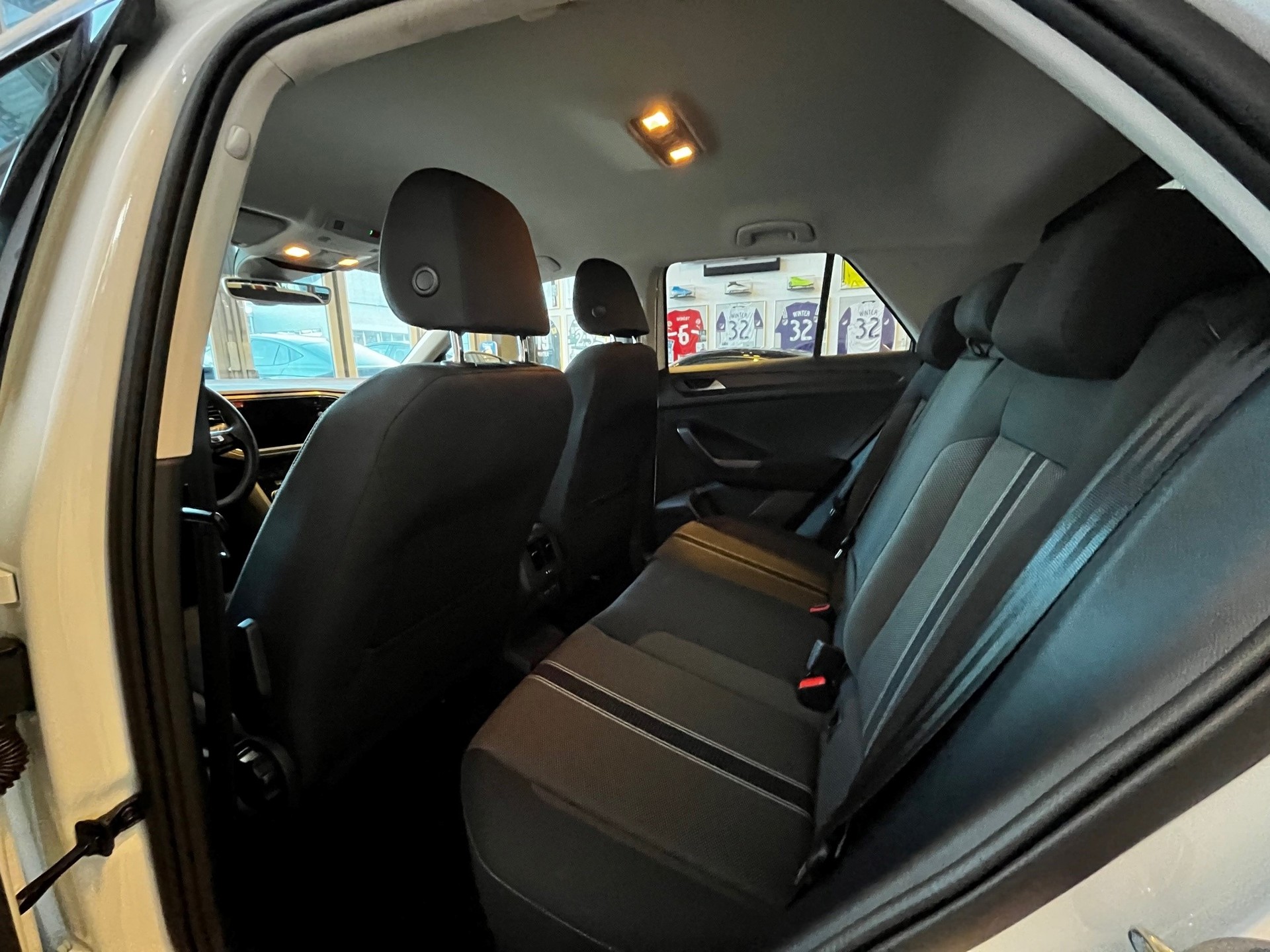 VW T-Roc 1.5 TSI EVO Advance DSG-image-14