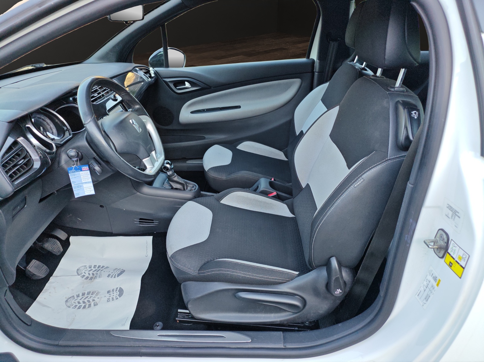 DS AUTOMOBILES DS3 1.2 VTi SO Chic-image-8