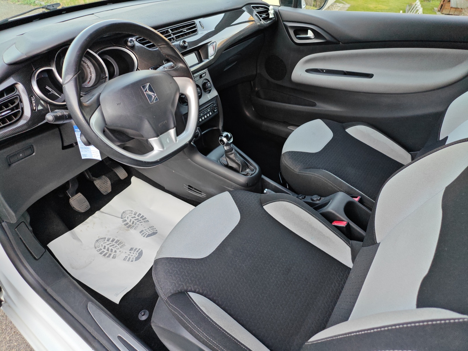DS AUTOMOBILES DS3 1.2 VTi SO Chic-image-11