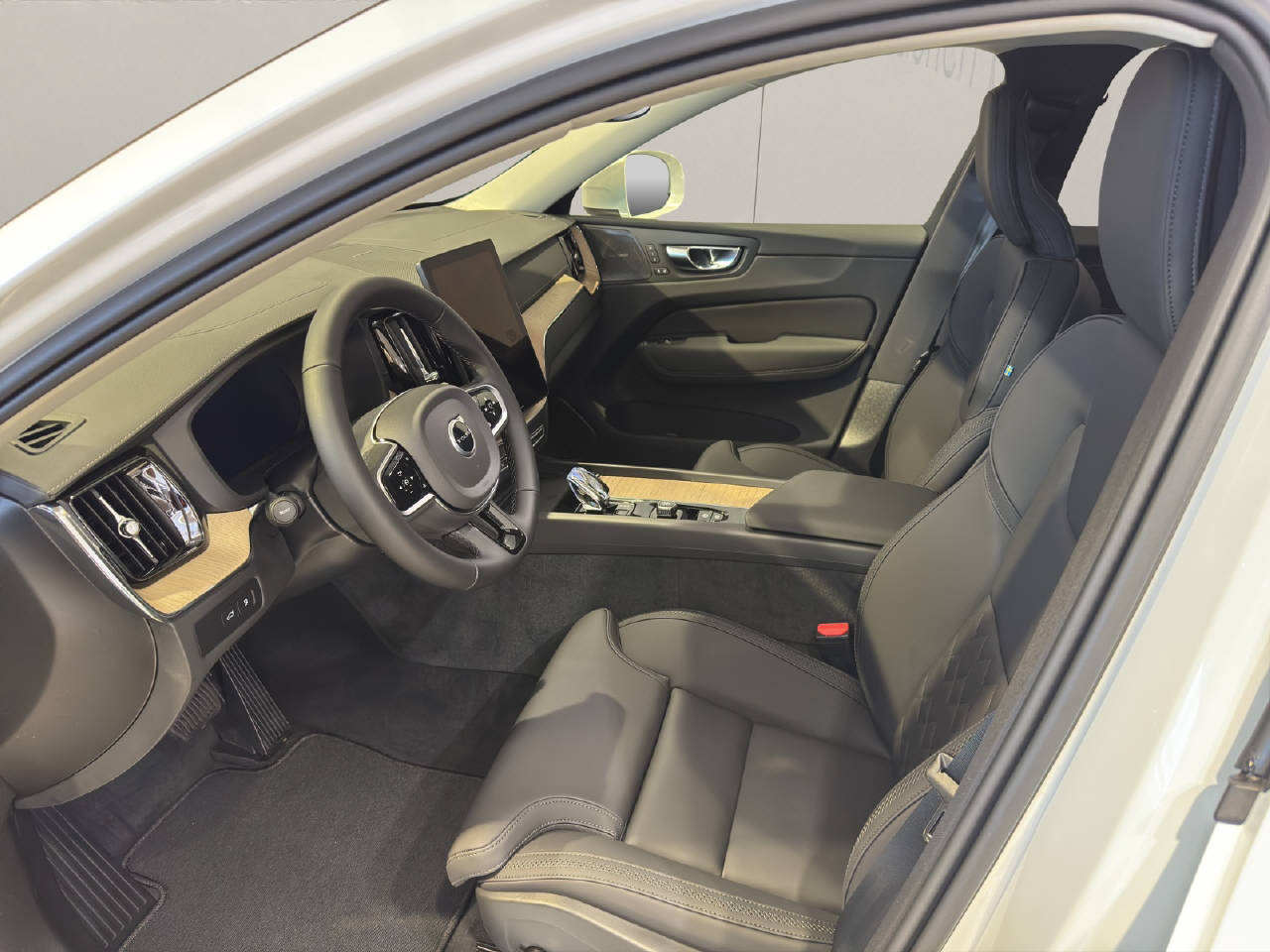 VOLVO XC60 2.0 T8 TE Ultra Bright eAWD-image-5