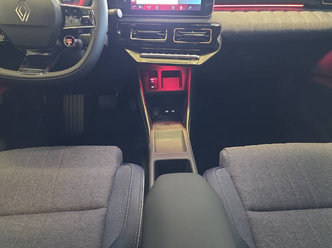 RENAULT R4 E-Tech Comfort Range techno-image-8