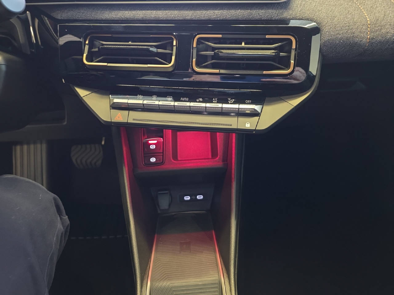 RENAULT R4 E-Tech Comfort Range techno-image-10