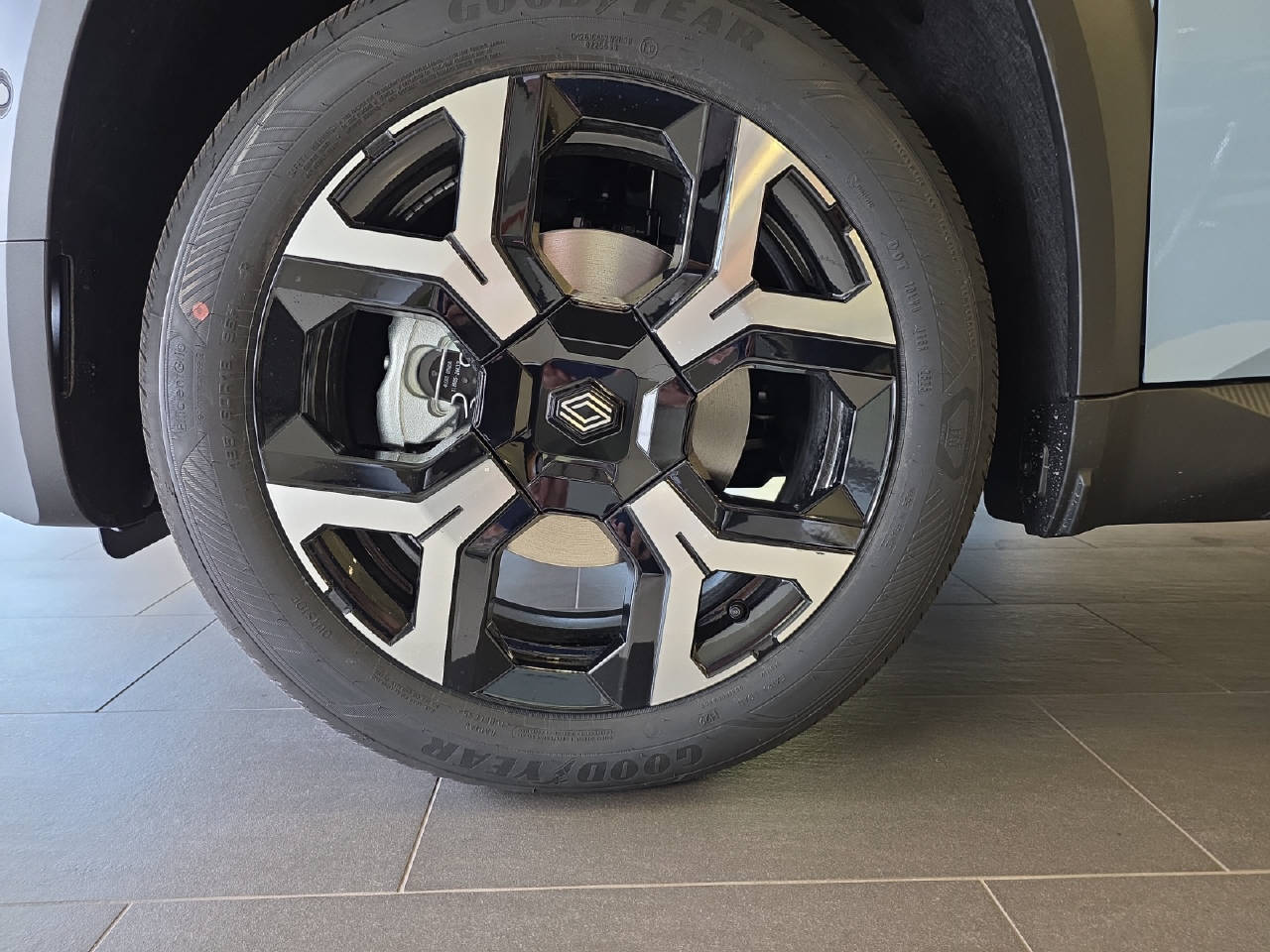 RENAULT R4 E-Tech Comfort Range techno-image-11