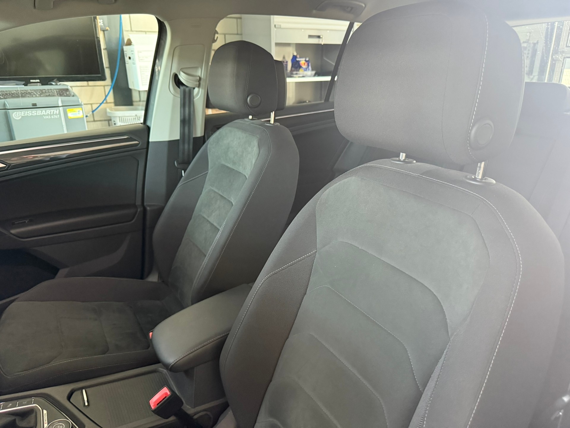 VW Tiguan 2.0 TDI SCR Highline 4Motion DSG-image-25