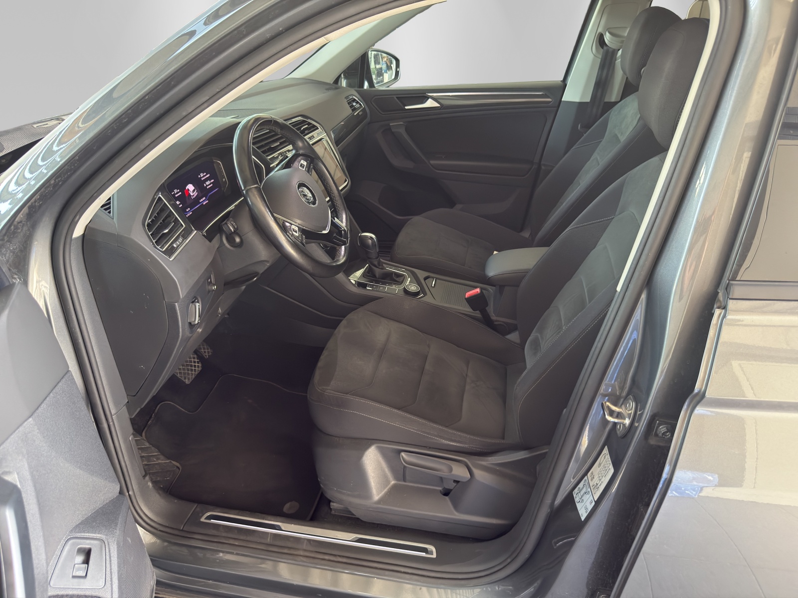 VW Tiguan 2.0 TDI SCR Highline 4Motion DSG-image-8