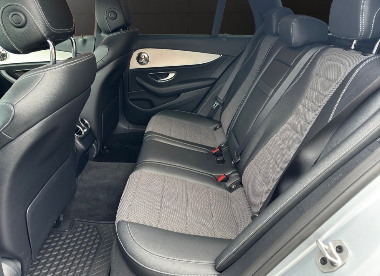 MERCEDES-BENZ E 220 d T Avantgarde 9G-Tronic-image-14