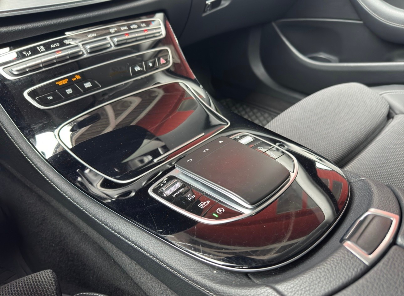 MERCEDES-BENZ E 220 d T Avantgarde 9G-Tronic-image-12