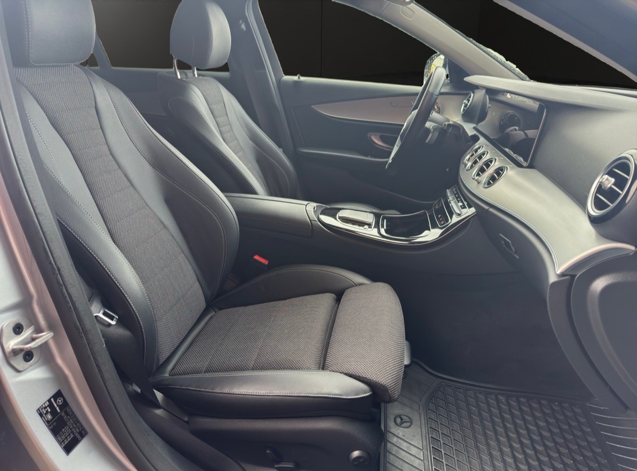 MERCEDES-BENZ E 220 d T Avantgarde 9G-Tronic-image-6