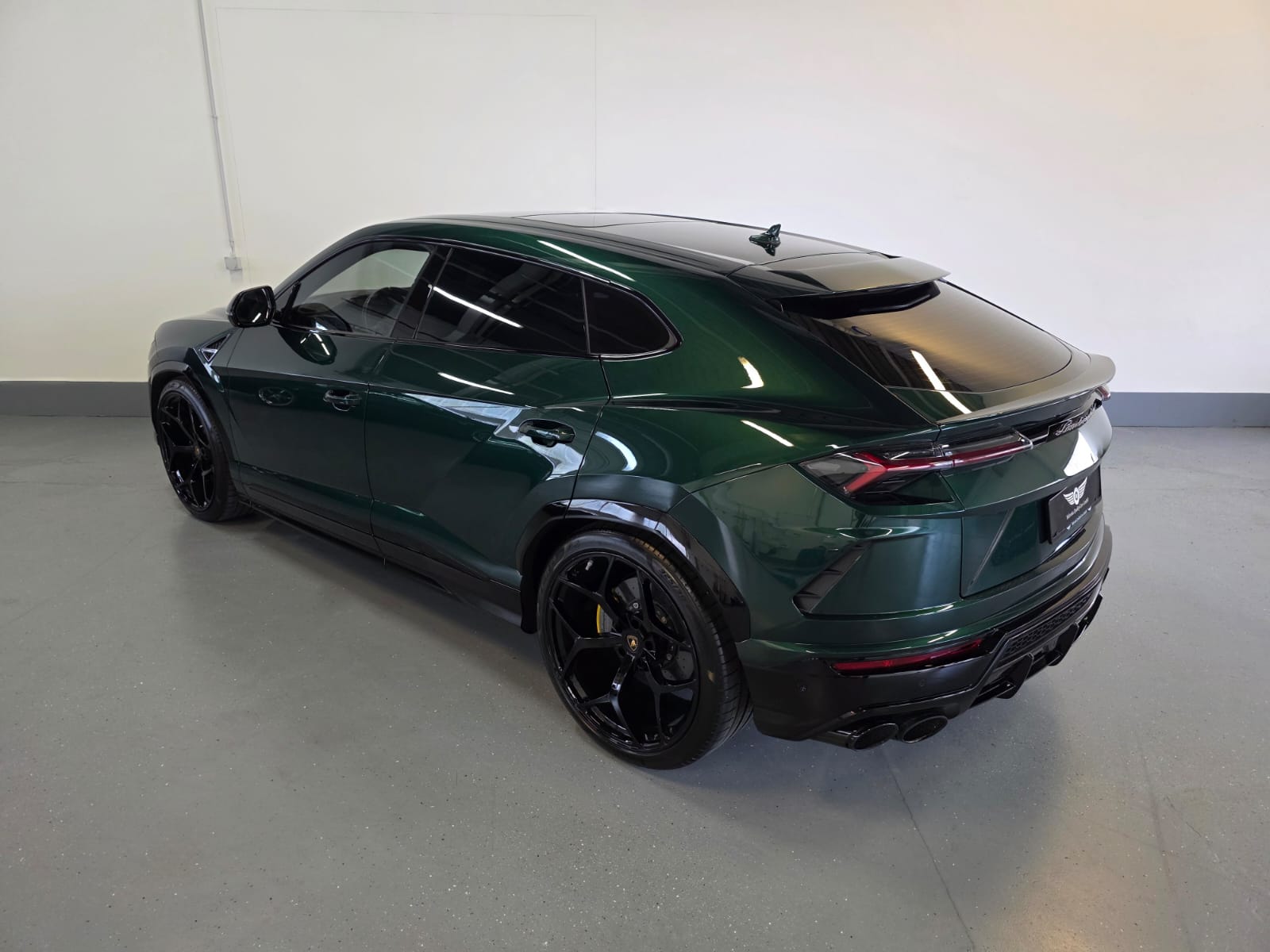 LAMBORGHINI Urus E-Gear Pearl Capsule MY22-image-13