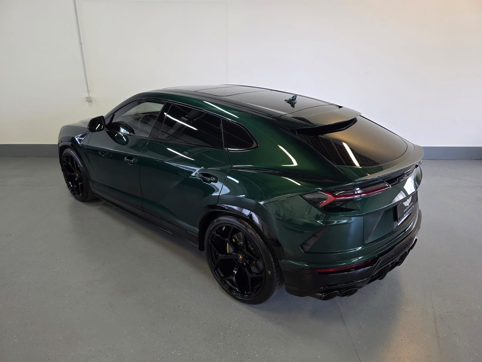 LAMBORGHINI Urus E-Gear Pearl Capsule MY22-image-12