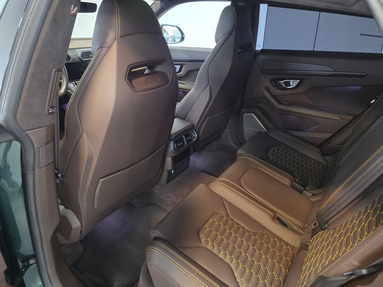 LAMBORGHINI Urus E-Gear Pearl Capsule MY22-image-23