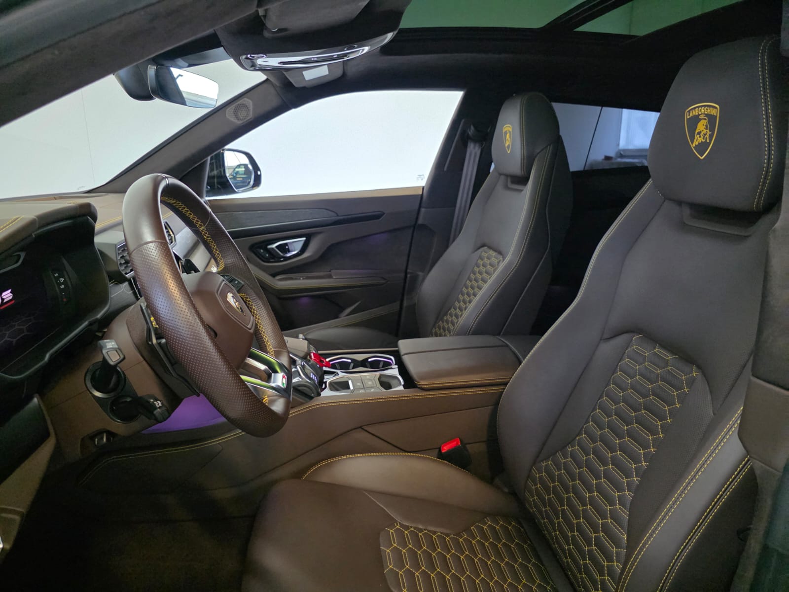 LAMBORGHINI Urus E-Gear Pearl Capsule MY22-image-20
