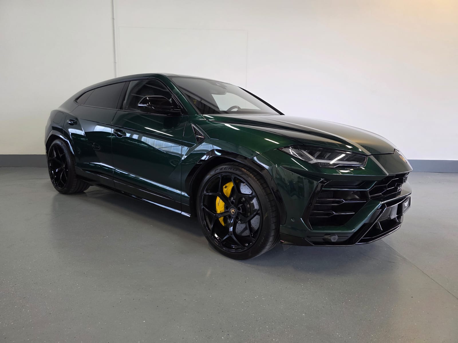 LAMBORGHINI Urus E-Gear Pearl Capsule MY22-showroom-element-2