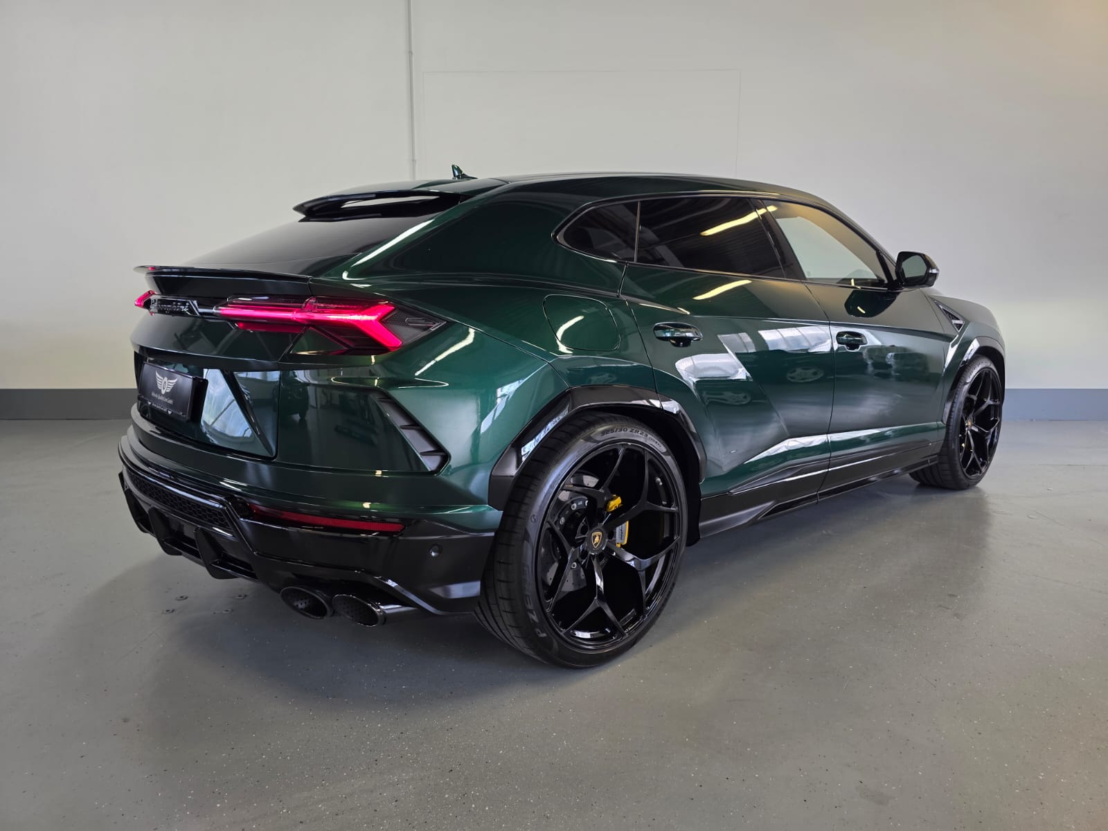 LAMBORGHINI Urus E-Gear Pearl Capsule MY22-image-10