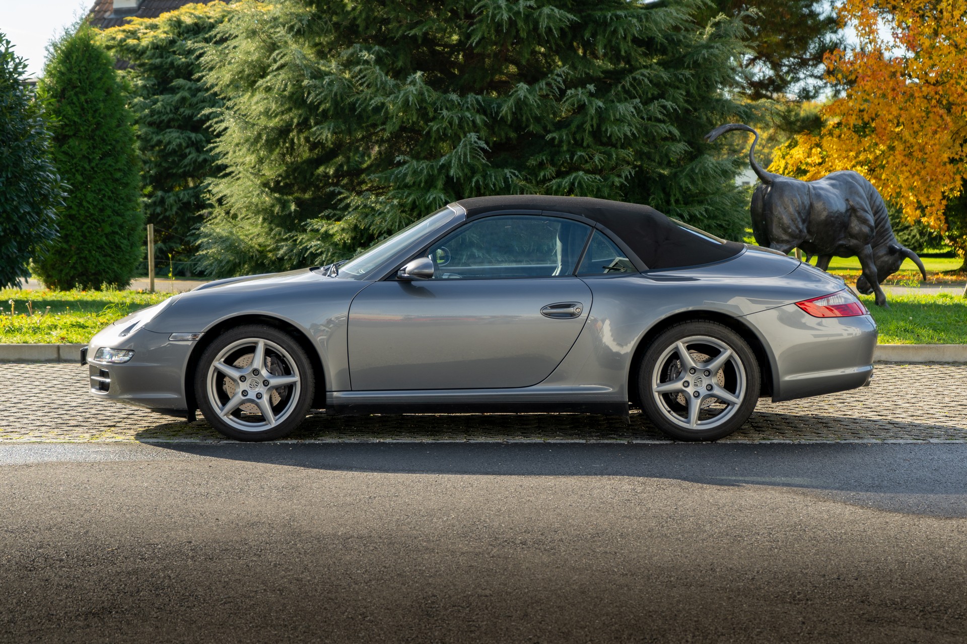 PORSCHE 911 Cabrio Carrera 4-image-4