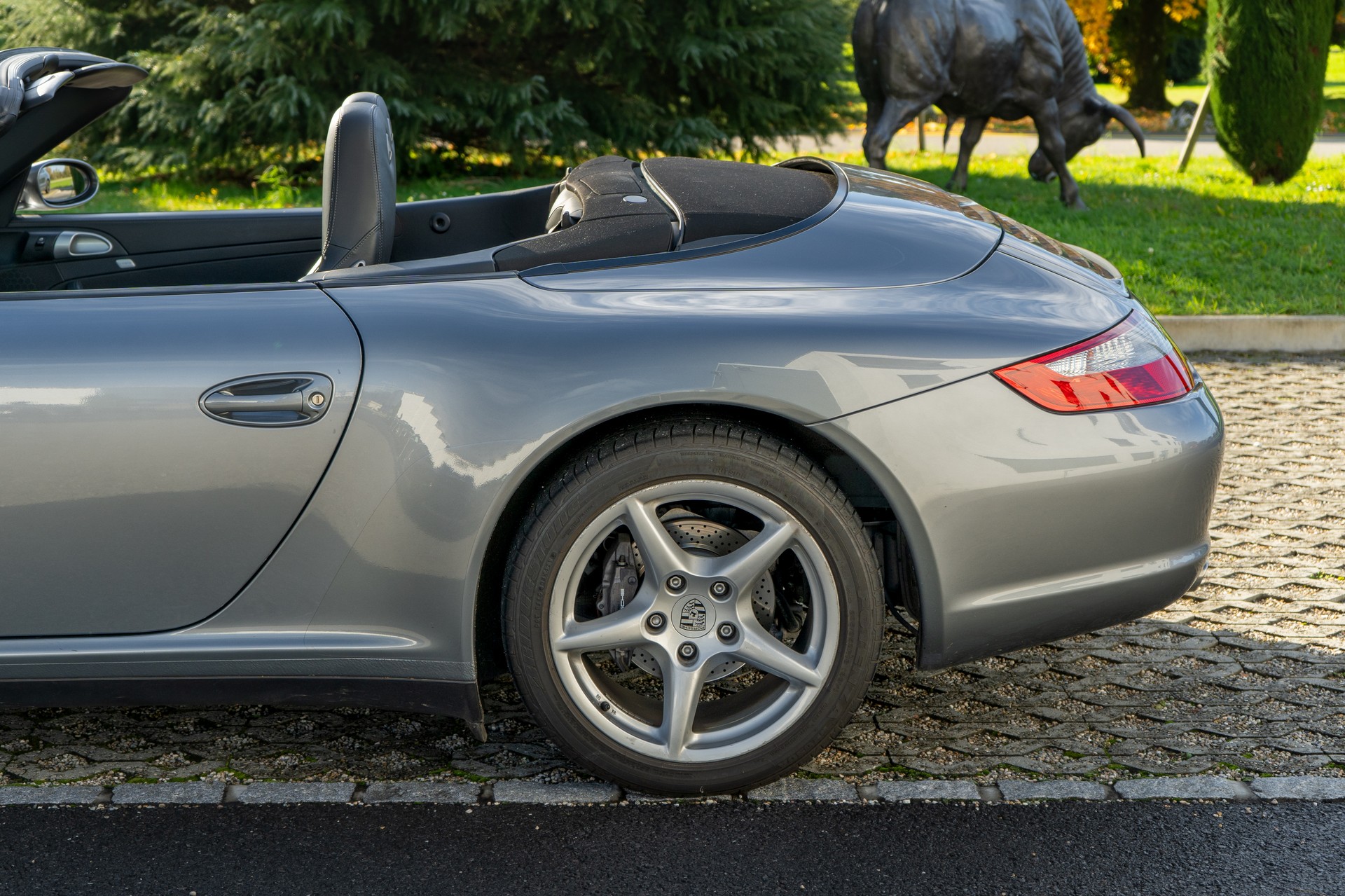 PORSCHE 911 Cabrio Carrera 4-image-6