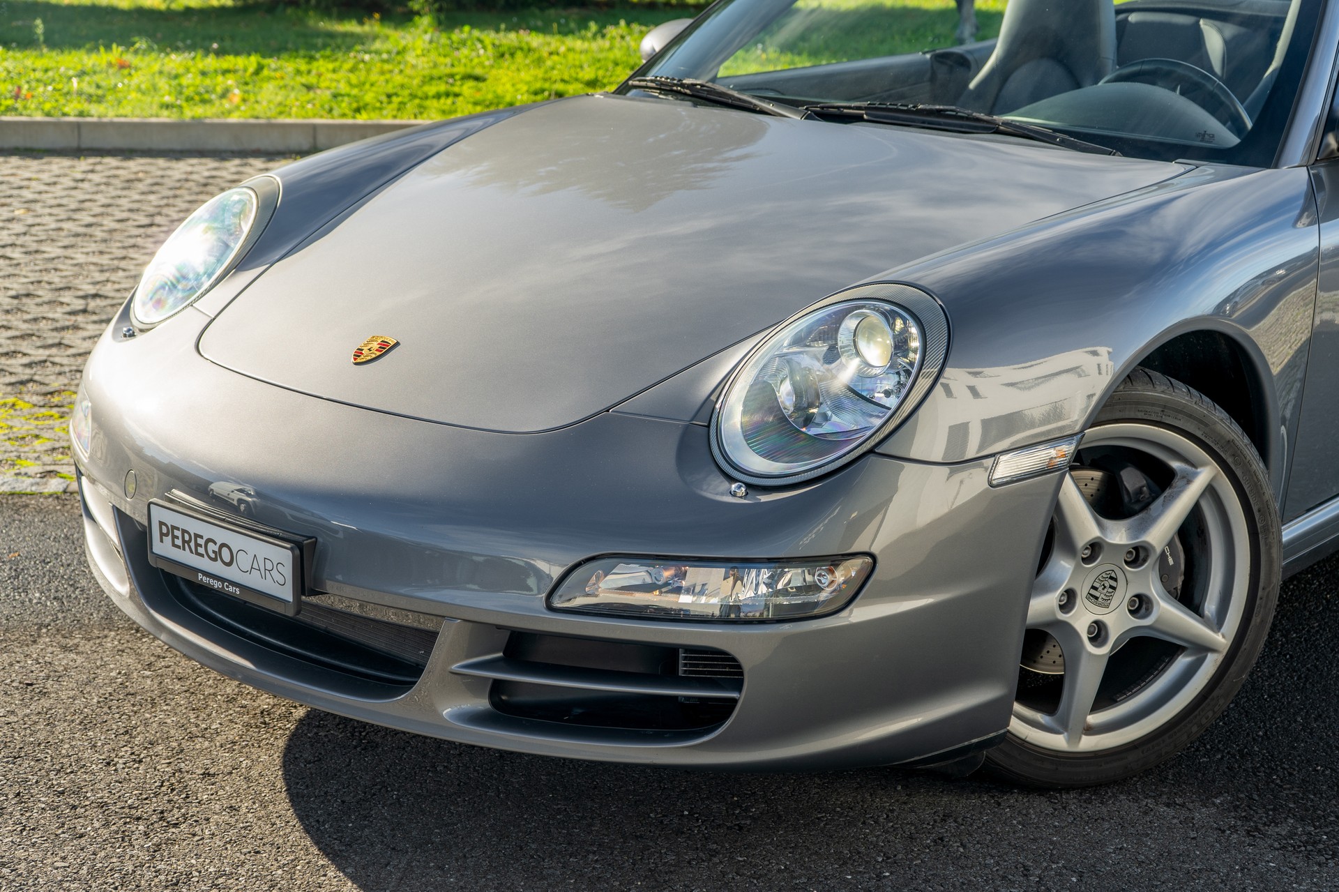 PORSCHE 911 Cabrio Carrera 4-image-1