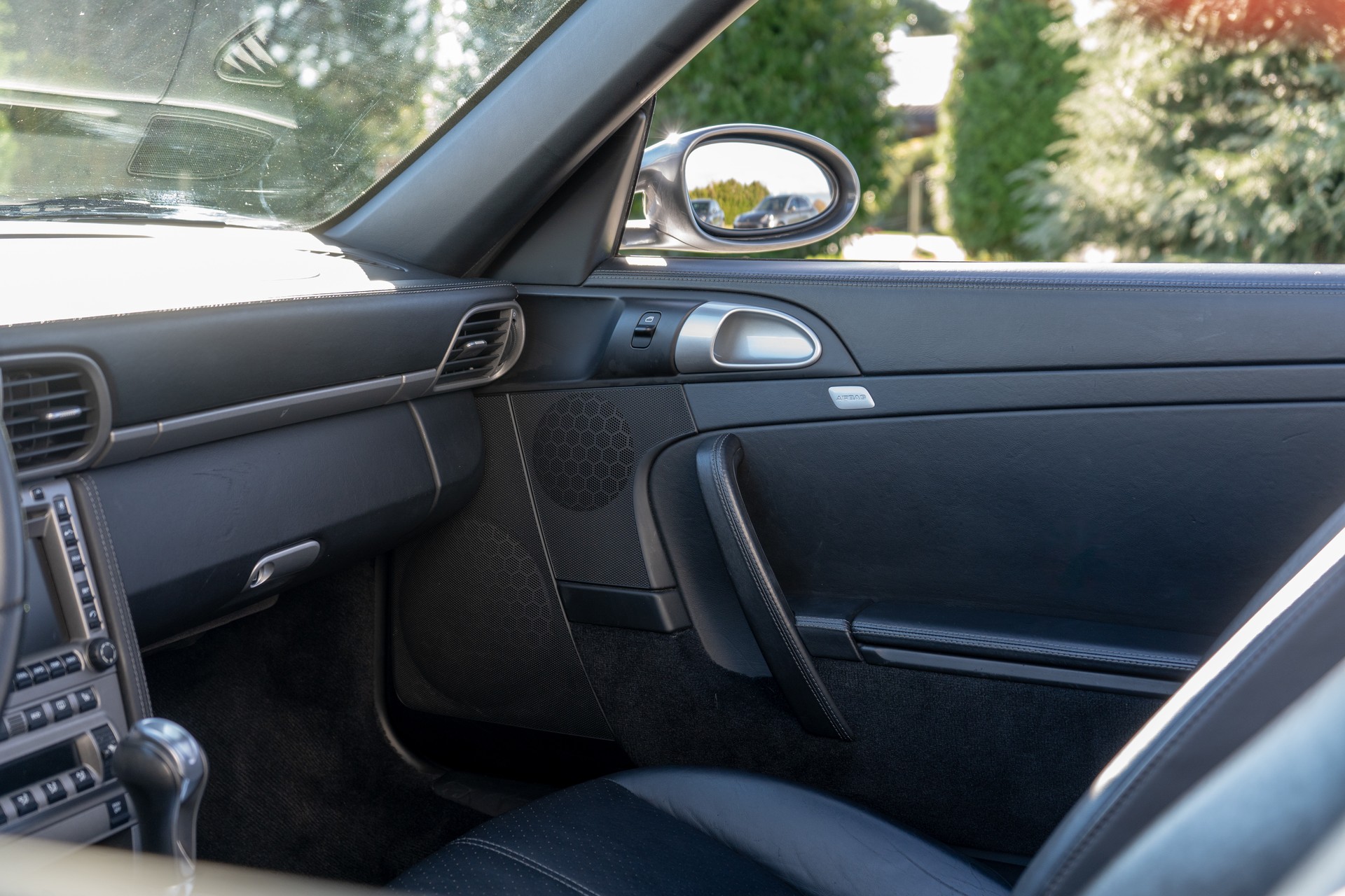 PORSCHE 911 Cabrio Carrera 4-image-12