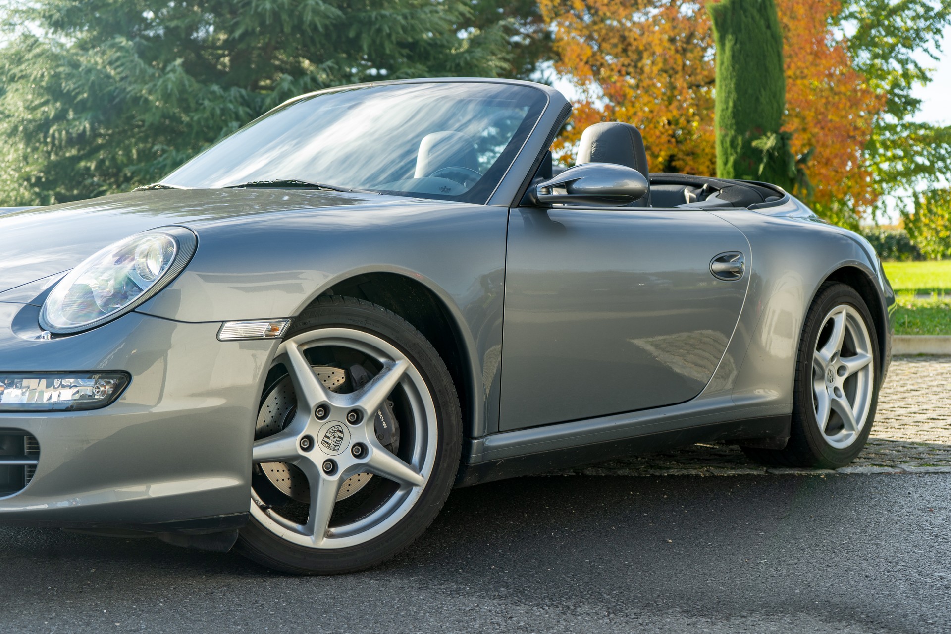 PORSCHE 911 Cabrio Carrera 4-image-2