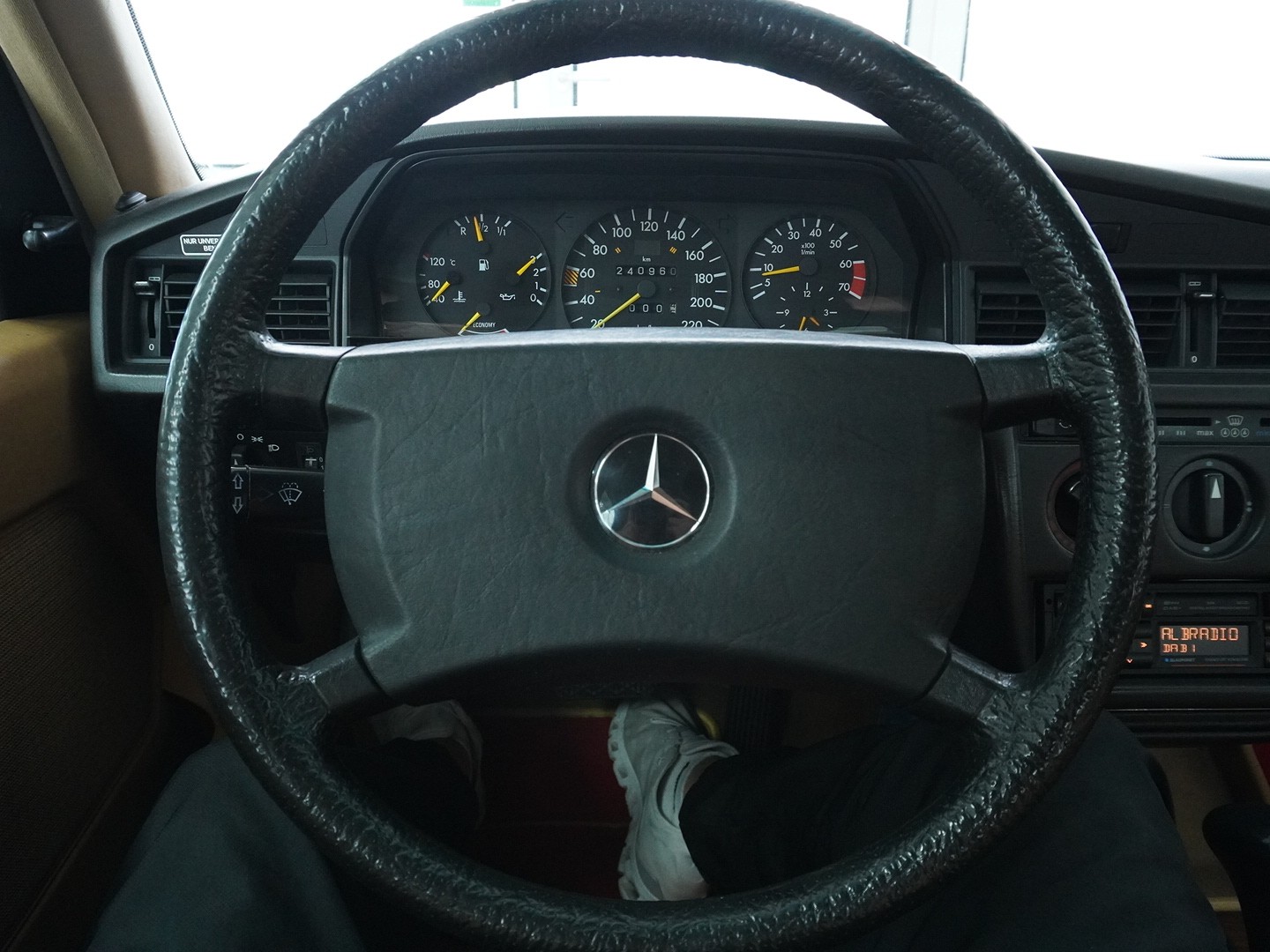 MERCEDES-BENZ 190 E 2.0-image-6