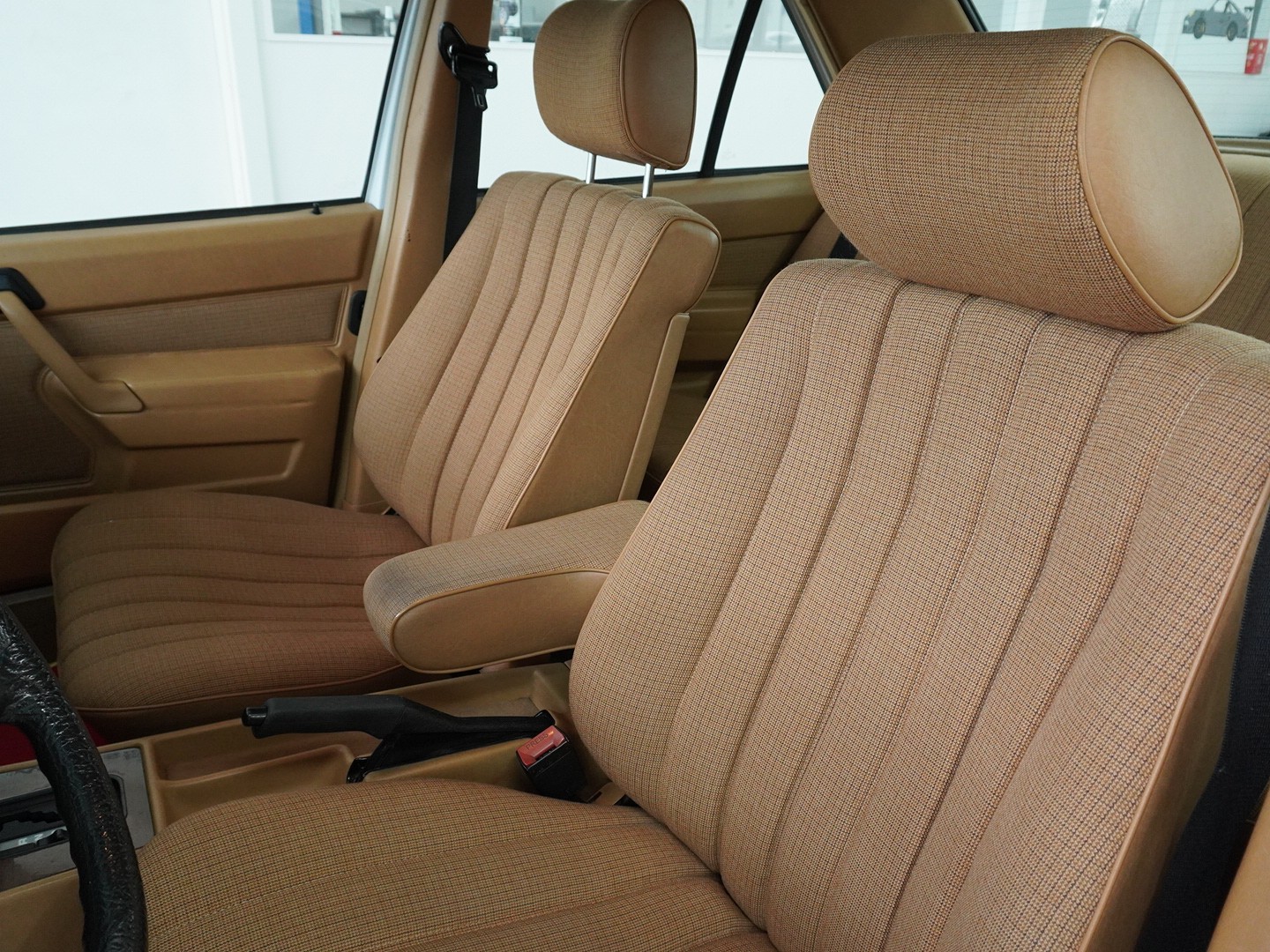 MERCEDES-BENZ 190 E 2.0-image-3
