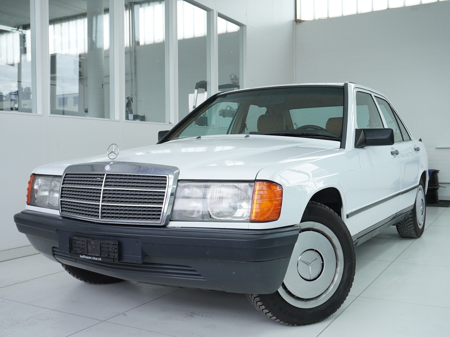 MERCEDES-BENZ 190 E 2.0-image-0