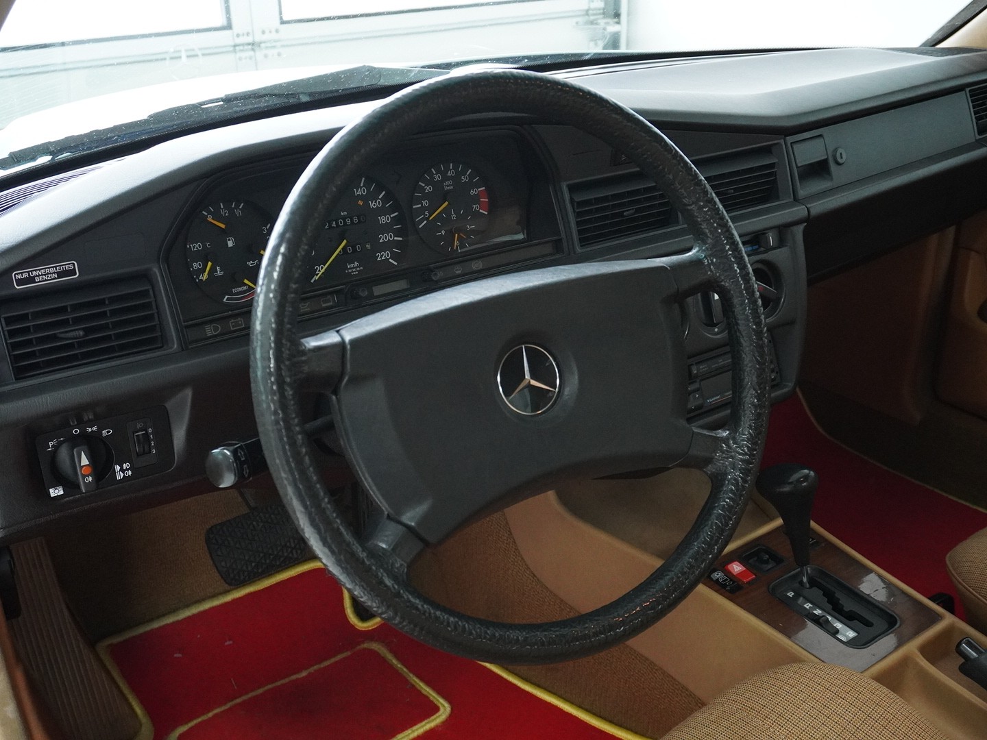 MERCEDES-BENZ 190 E 2.0-image-2